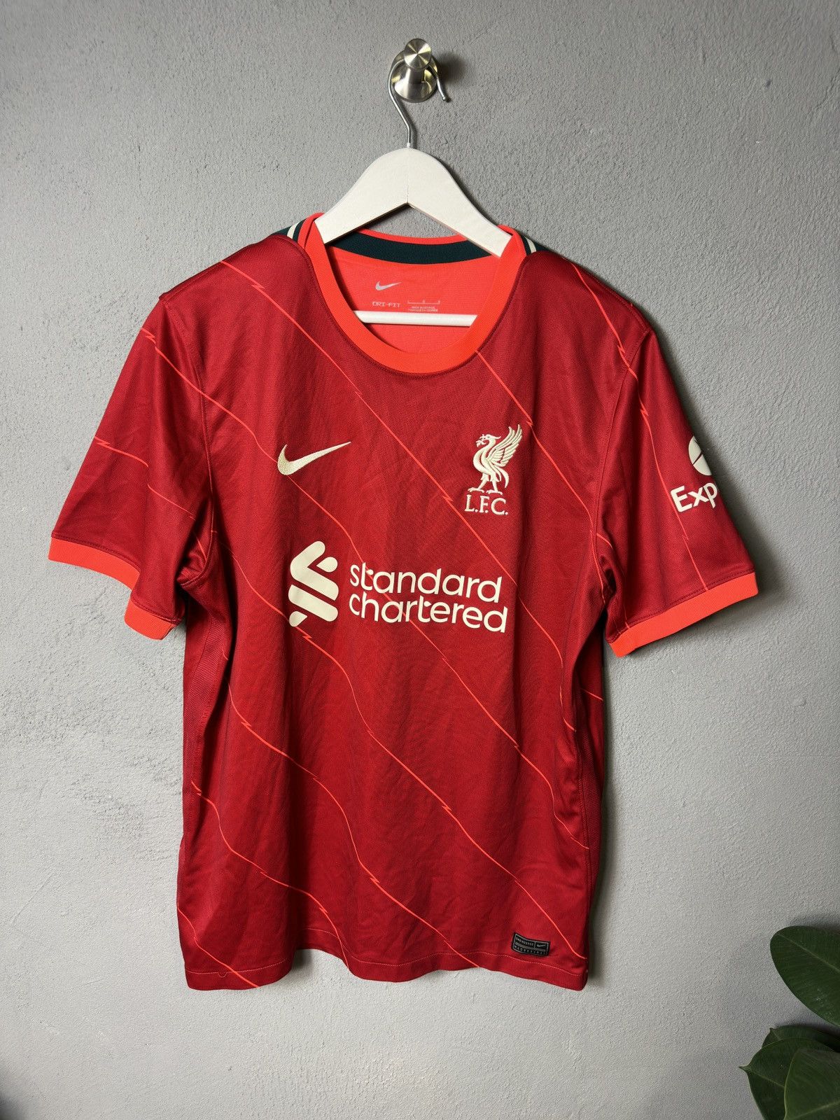 Nike LIVERPOOL 2021 2022 HOME FOOTBALL SHIRT SOCCER JERSEY NIKE Size US L / EU 52-54 / 3 - 1 Thumbnail