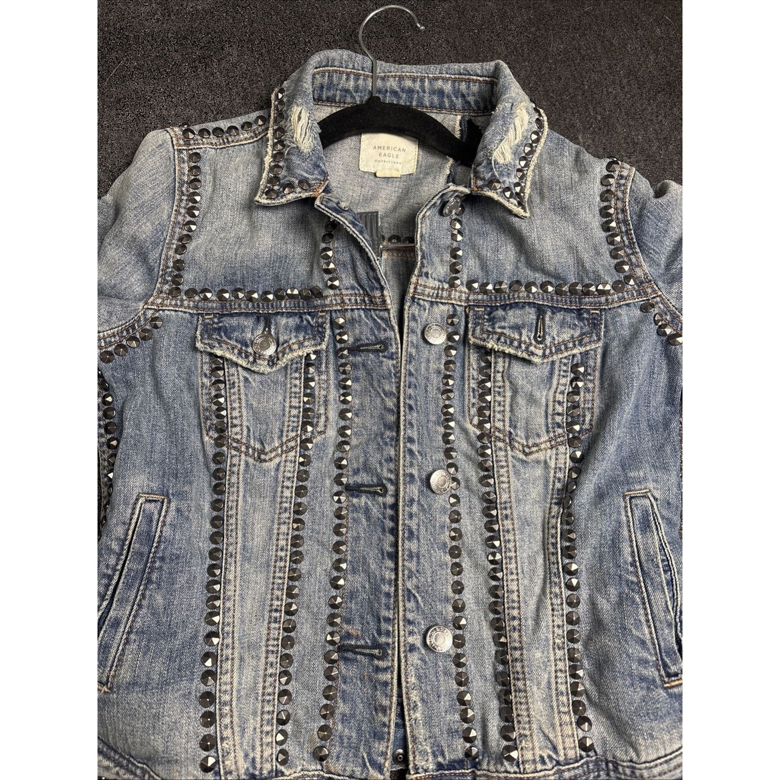 American Eagle Outfitters American eagle Studded jean jacket Size XS Distressed Denim Size S / US 4 / IT 40 - 2 Thumbnail