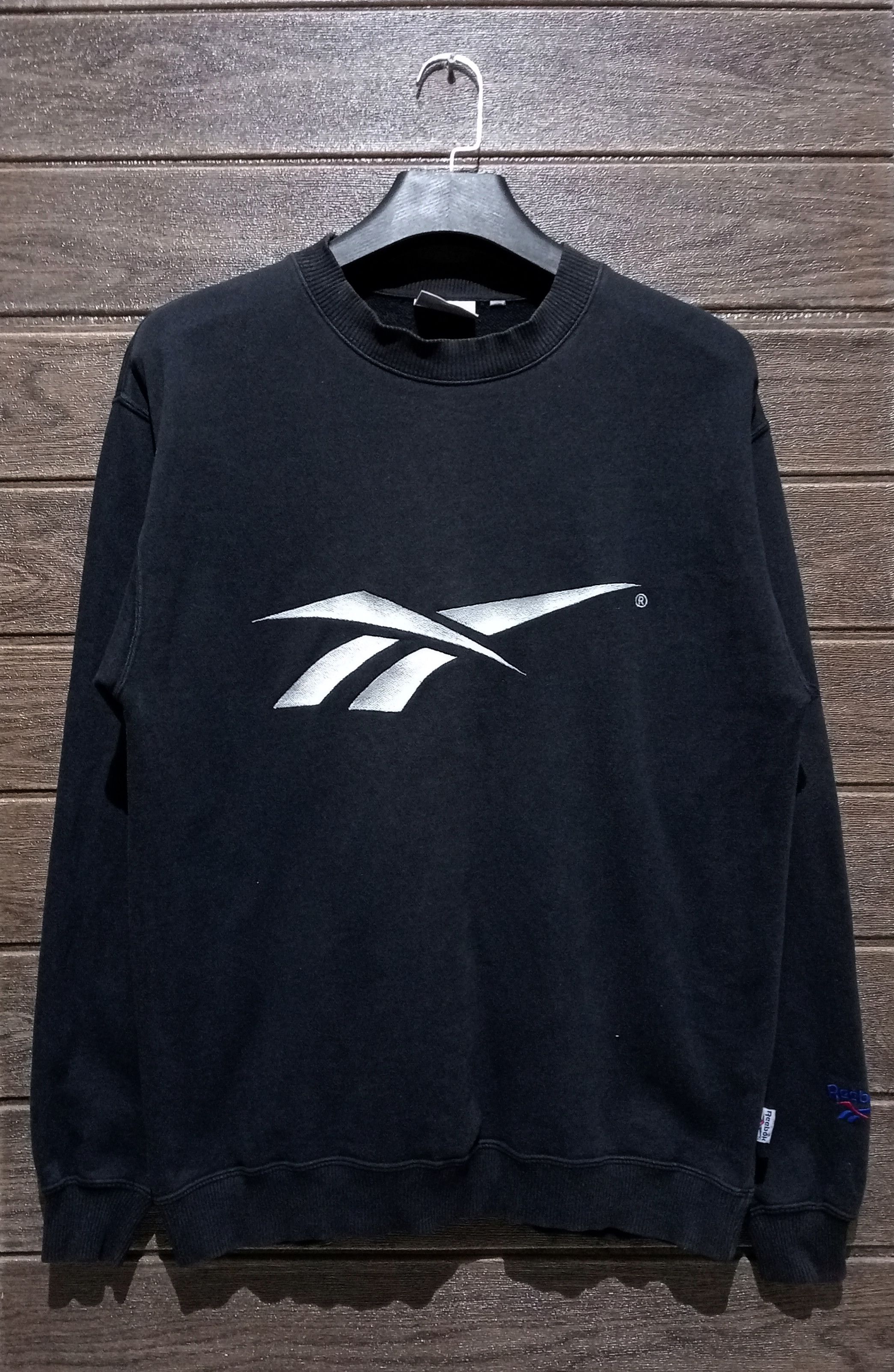 Reebok Vintage '90s Reebok Embroidery Big Logo Crewneck Sweatshirt Size US L / EU 52-54 / 3 - 1 Thumbnail