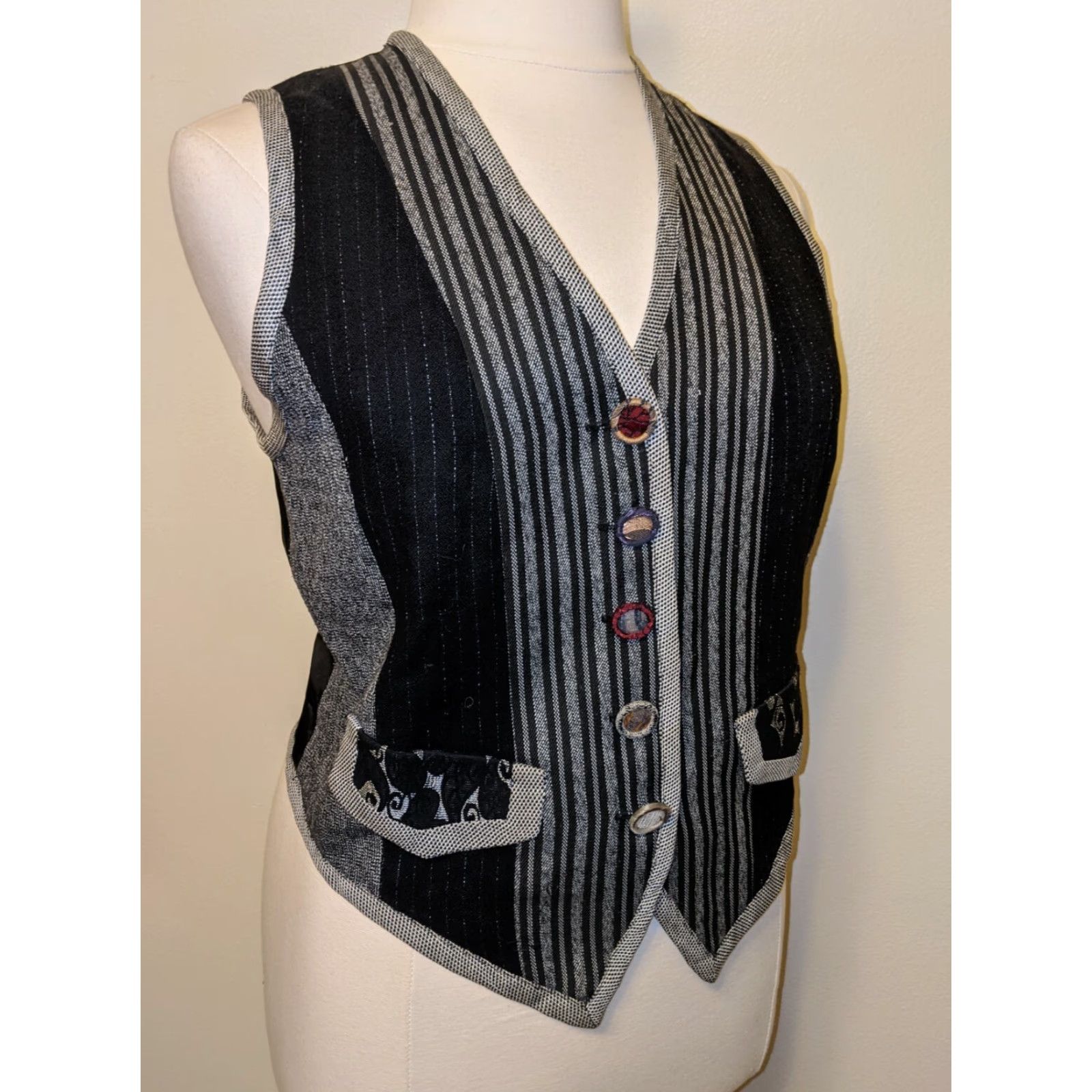 Vintage VINTAGE 90s Brannan Studio Art Deco Black & White Vest Medium Quilted Buttoned Women Casual Mens Womens Girls Size M / US 6-8 / IT 42-44 - 6 Thumbnail