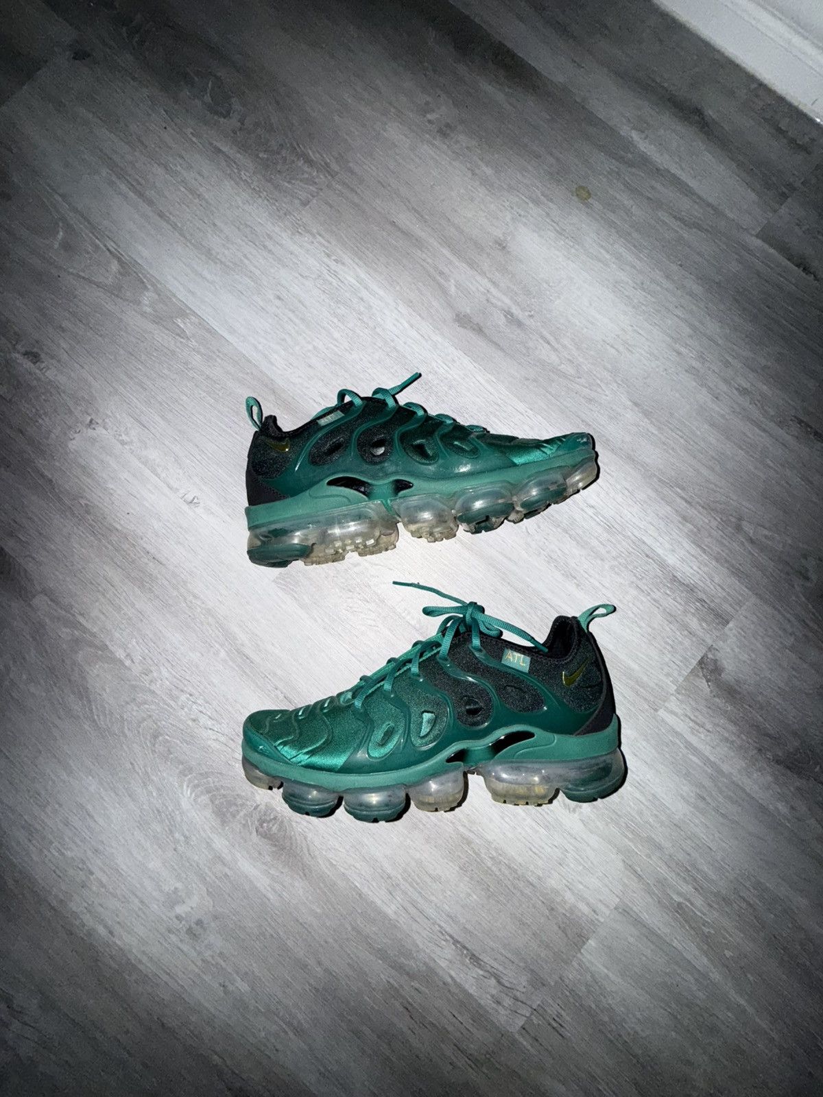 Nike Nike Vapormax Plus ATL Edition Size US 10.5 / EU 43-44 - 2 Thumbnail