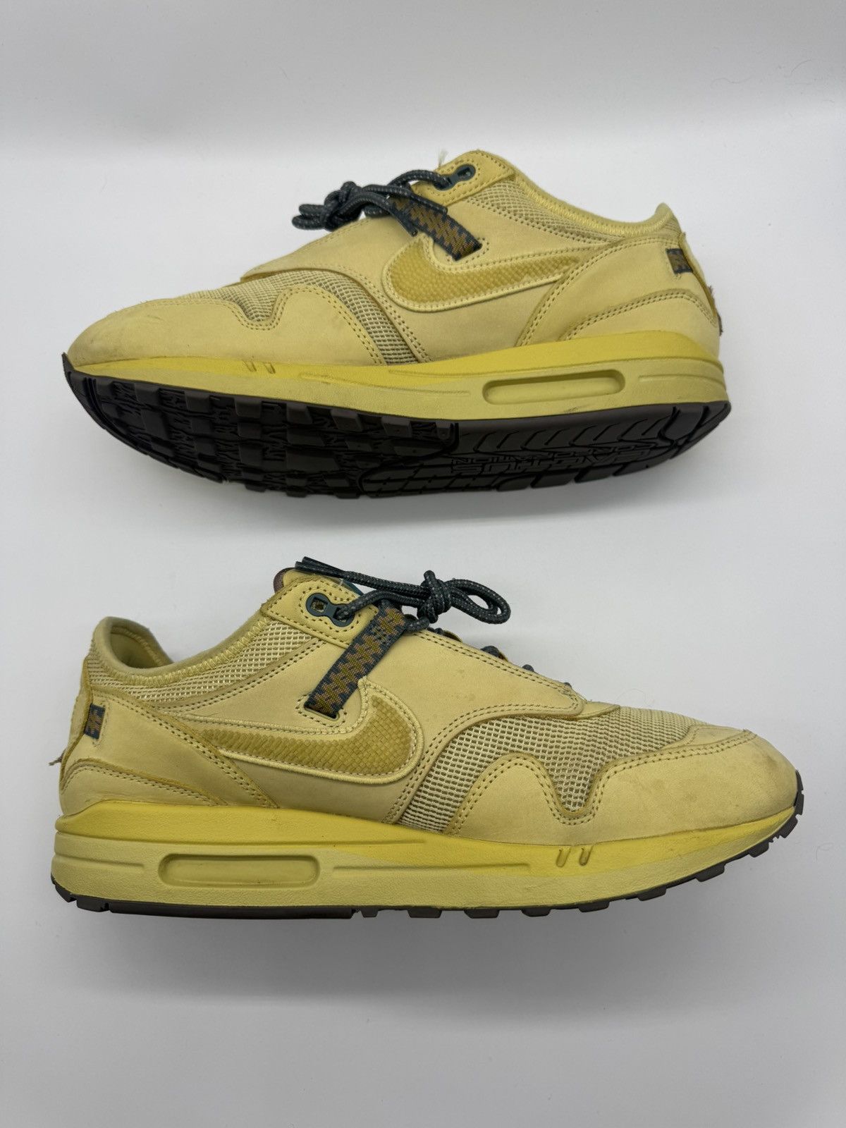 Nike × Travis Scott Nike Air Max 1 x Travis Scott Cactus Jack Saturn Gold 11.5 Size US 11.5 / EU 44-45 - 3 Thumbnail