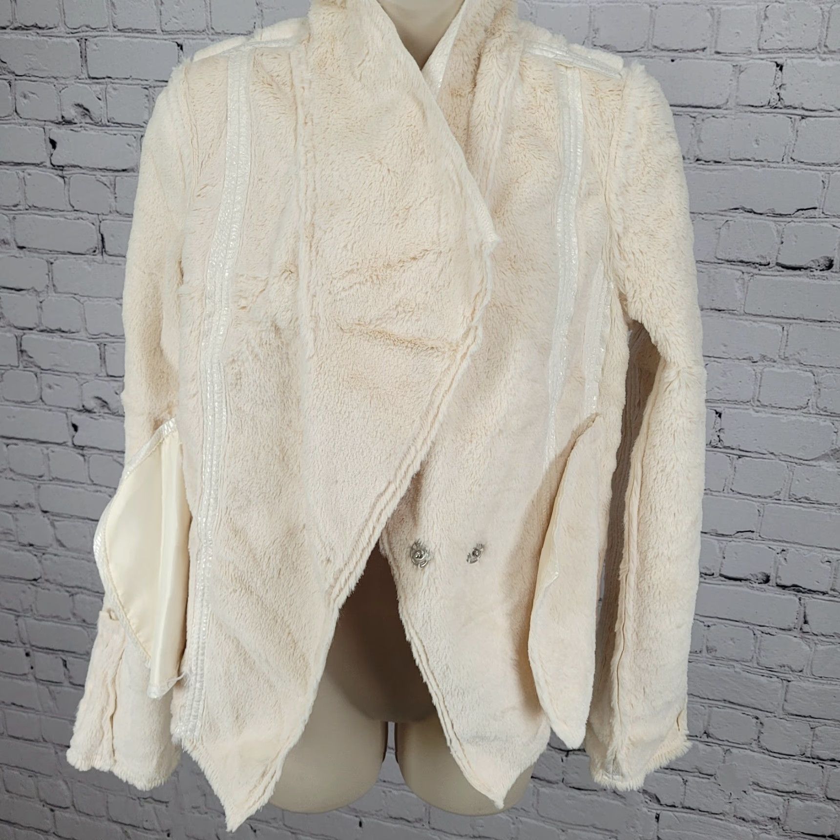 Vintage BKE Ivory Animal Print Soft Faux Fur Lined Snap Front Moto Jacket Size Small S Size S / US 4 / IT 40 - 5 Thumbnail