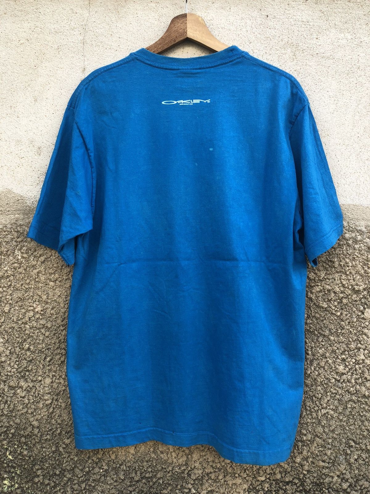 Oakley Rare🔥 Vintage 90s Oakley Sunglasses Tshirt Size US L / EU 52-54 / 3 - 3 Thumbnail