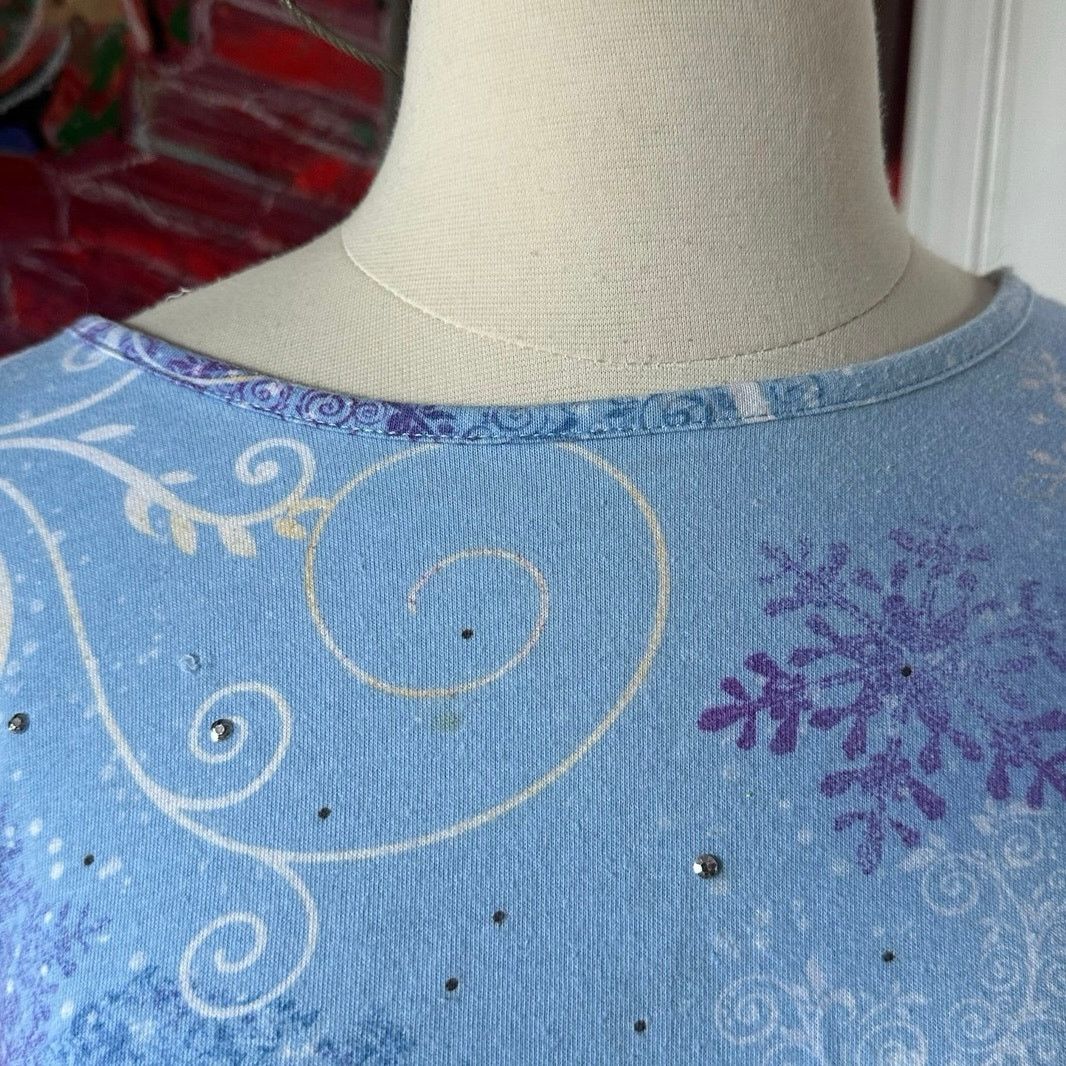 Basic Editions STAINED holiday editions blue sled snow graphic sleeve shirt Size XXL / US 16-18 / IT 52-54 - 2 Thumbnail