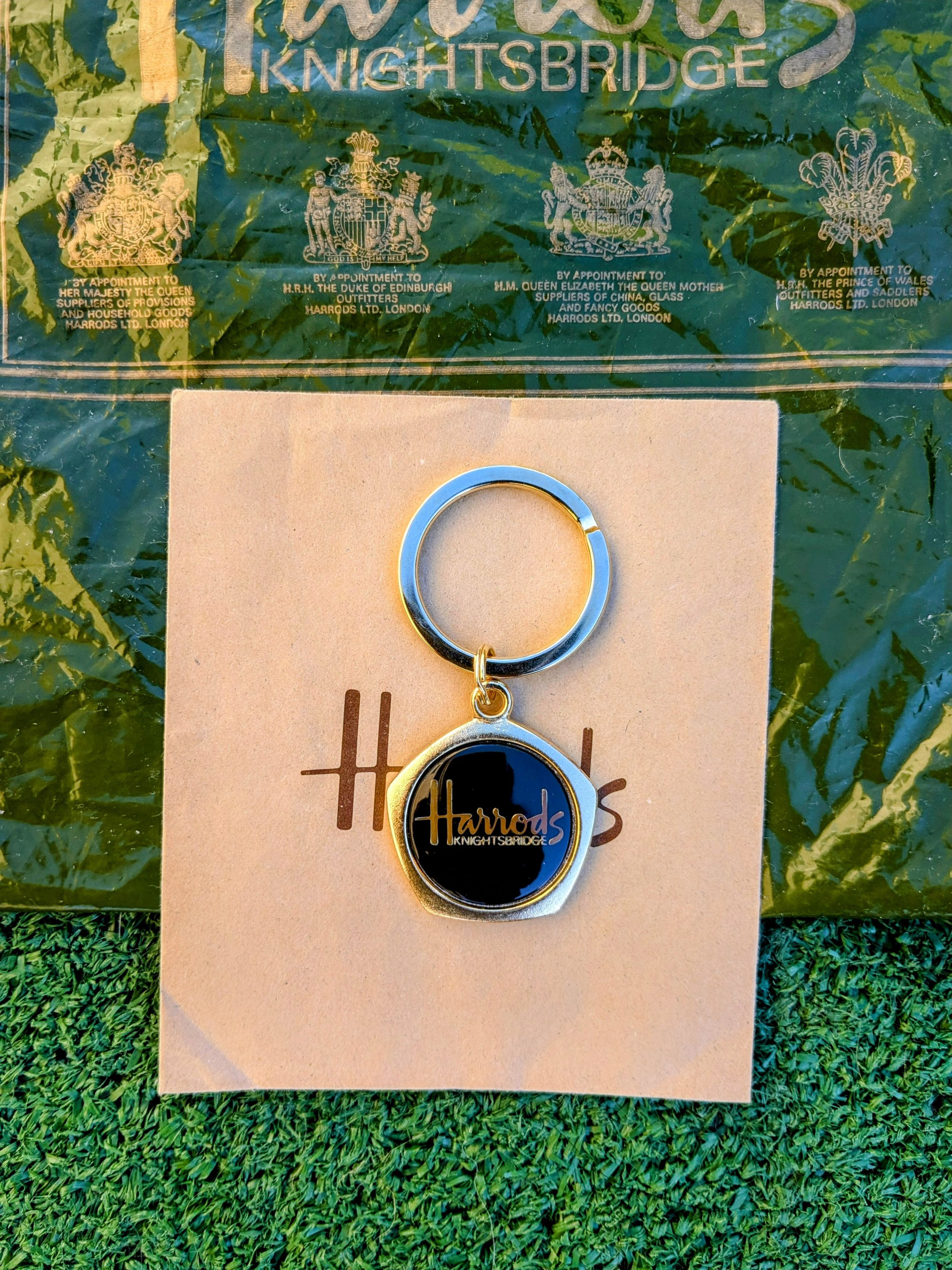 Harrods VTG 1980's HARRODS Knightsbridge Egg Cosy+2 Keychain Set Size ONE SIZE - 4 Thumbnail