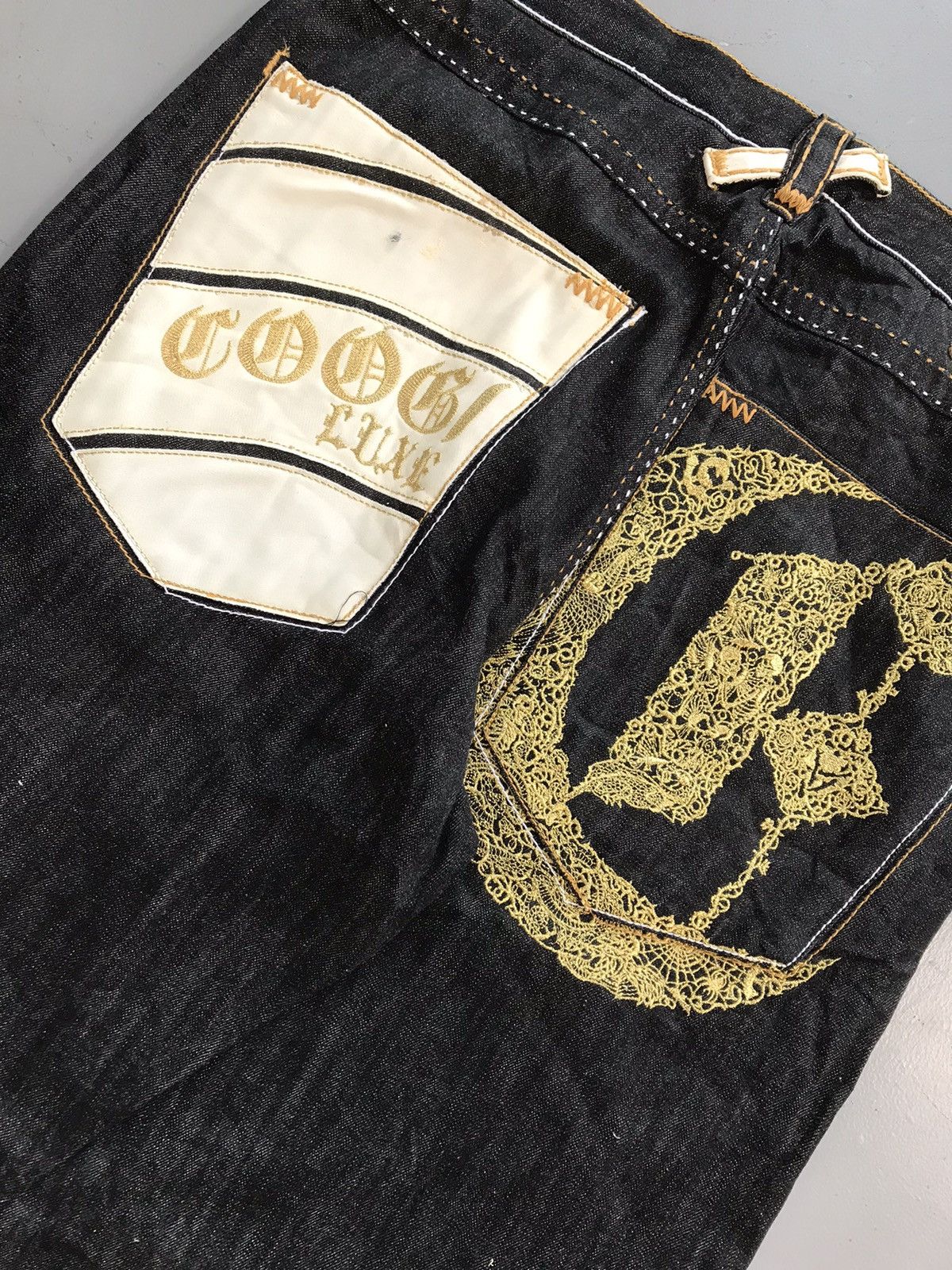 Coogi × Designer × Vintage Vintage Coogi SpellOut golden embroidered denim Size US 37 - 7 Thumbnail