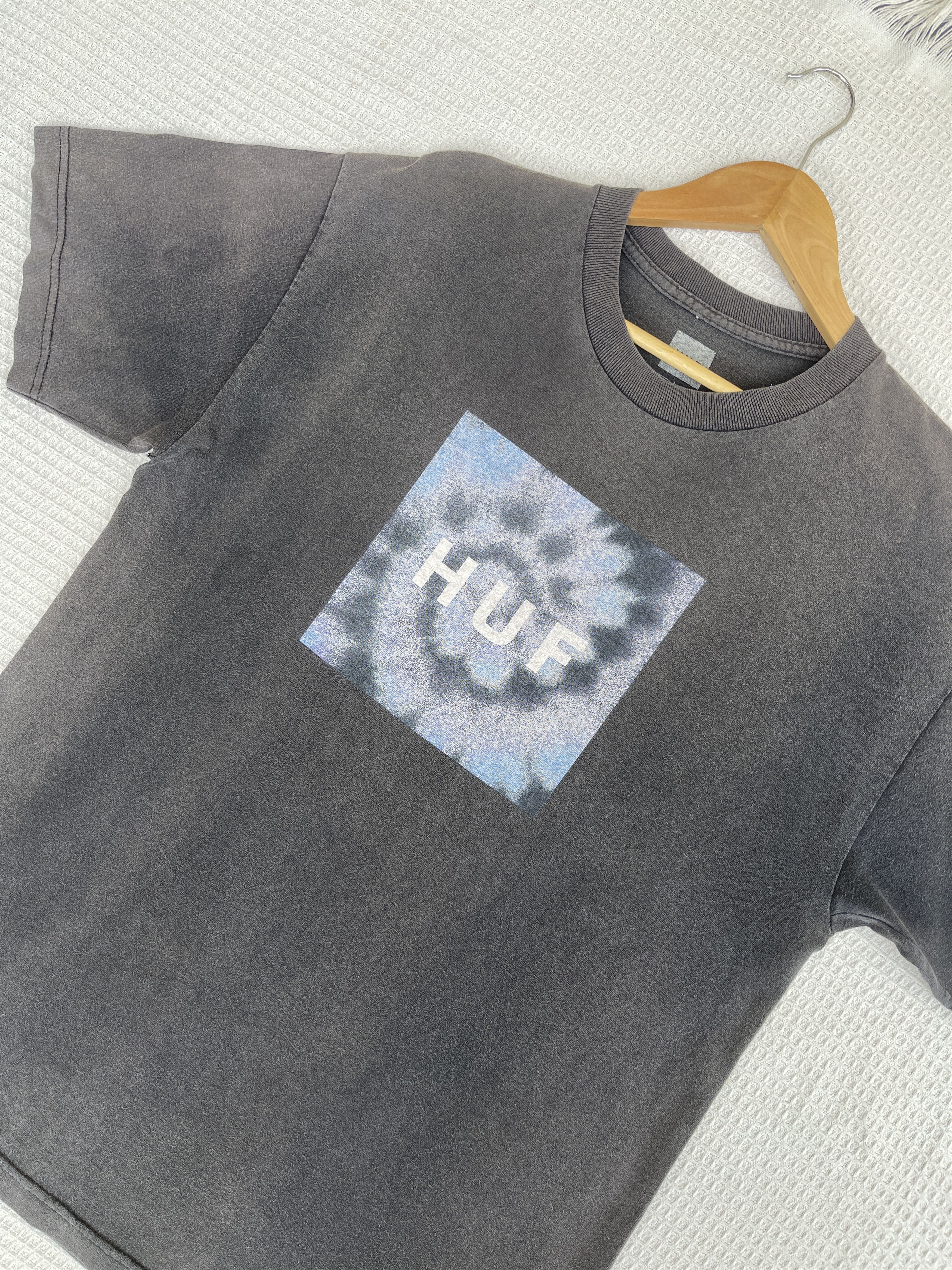 Huf Last Drop🔥Rare🔥Vintage HUF Skateboard Box Logo Sun Faded Tee Size US L / EU 52-54 / 3 - 9 Thumbnail