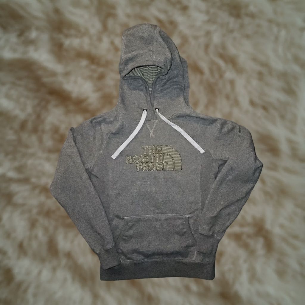The North Face The North Face Pullover Hoodie Women's M Gray Front Logo Pockets Drawstring Front Logo, Outdoor, Activewear, Fleece, L Women Size M / US 6-8 / IT 42-44 - 1 Thumbnail