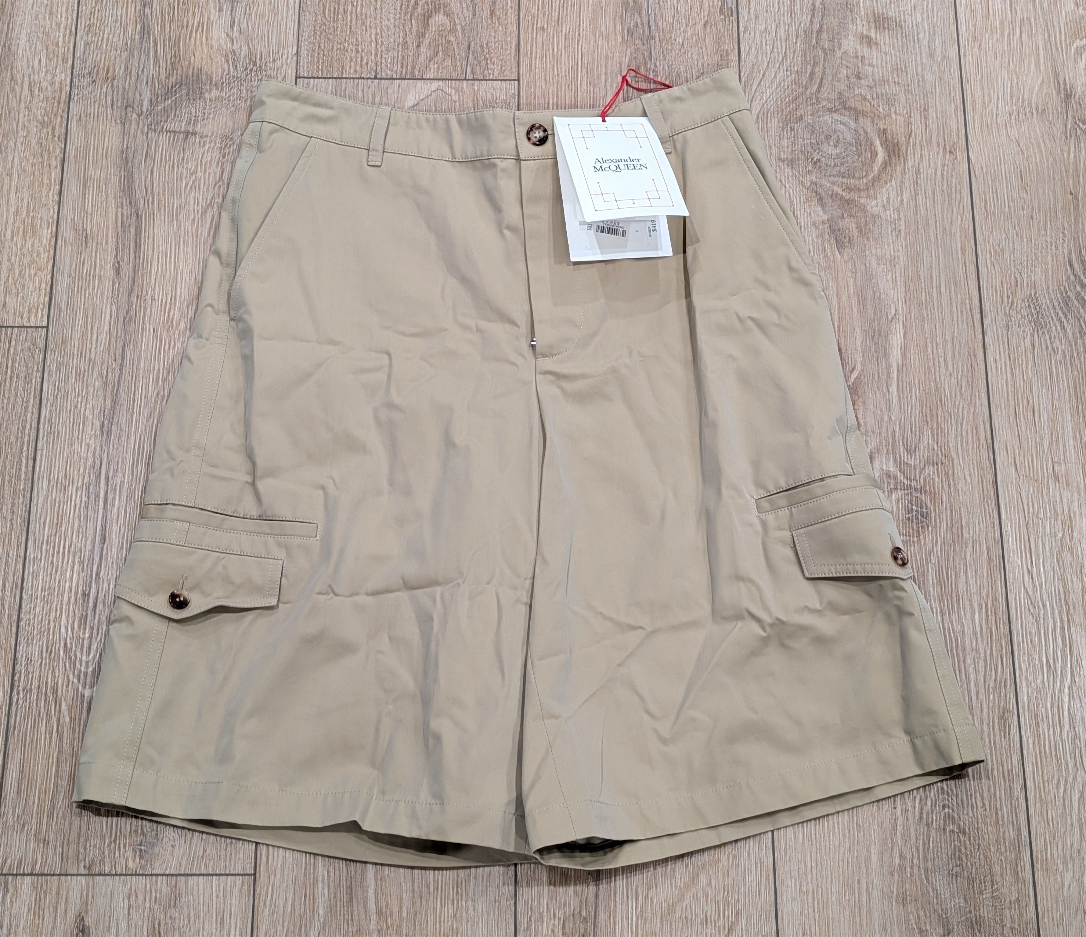 Alexander McQueen Alexander McQueen Cotton Cargo Shorts Beige 48 US 32 Size US 32 / EU 48 - 1 Thumbnail