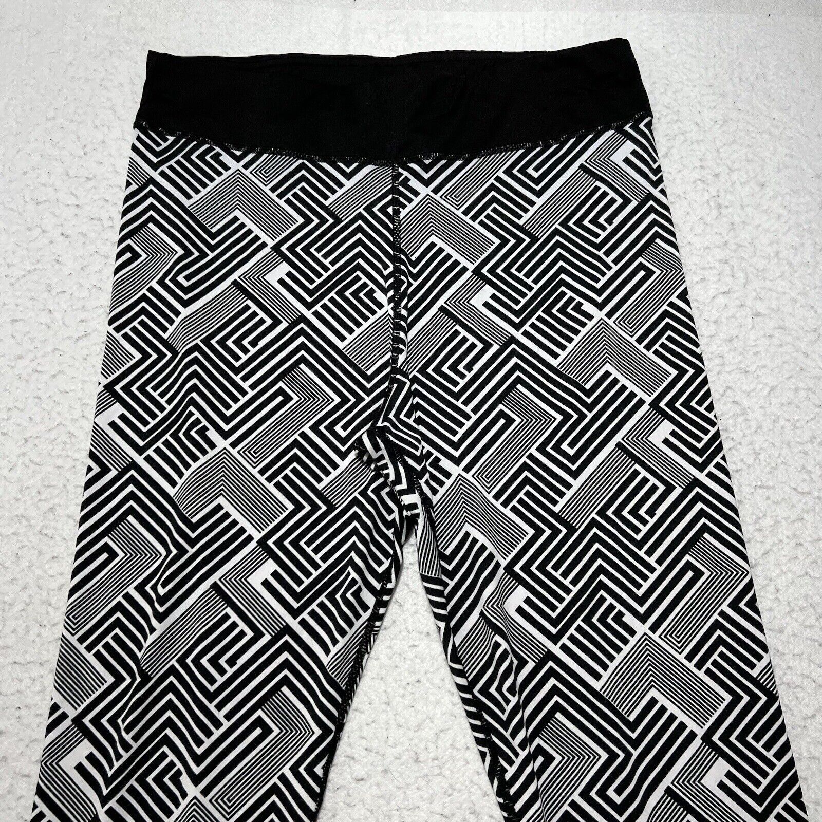 Other Rue21 XL Pull On Black White Geometric Leggings Yoga Pants Size 40" / US 18 - 2 Thumbnail