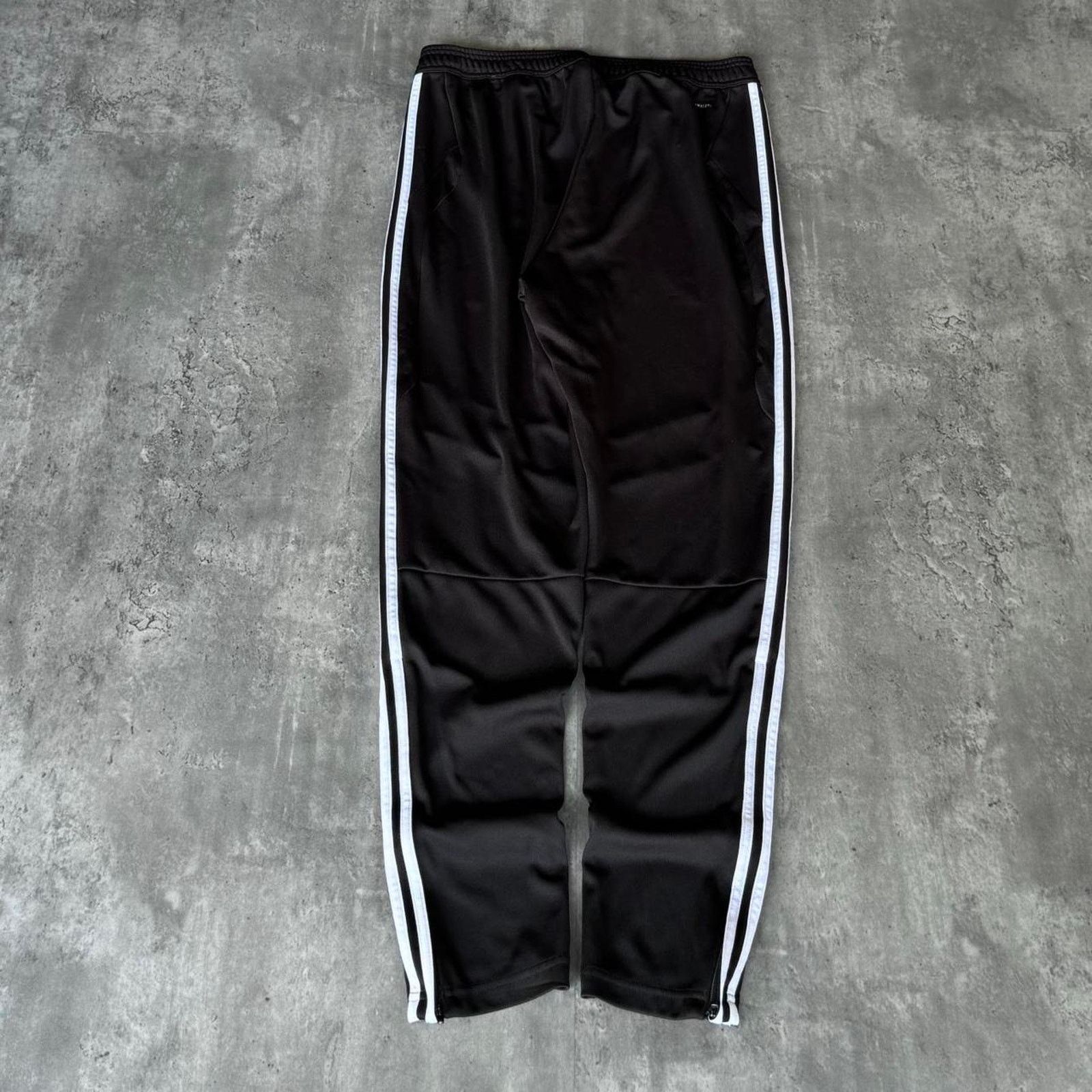 Adidas × Vintage Vintage Y2K Adidas Black & White Grunge Jogger Sweatpants Size US 34 / EU 50 - 2 Thumbnail