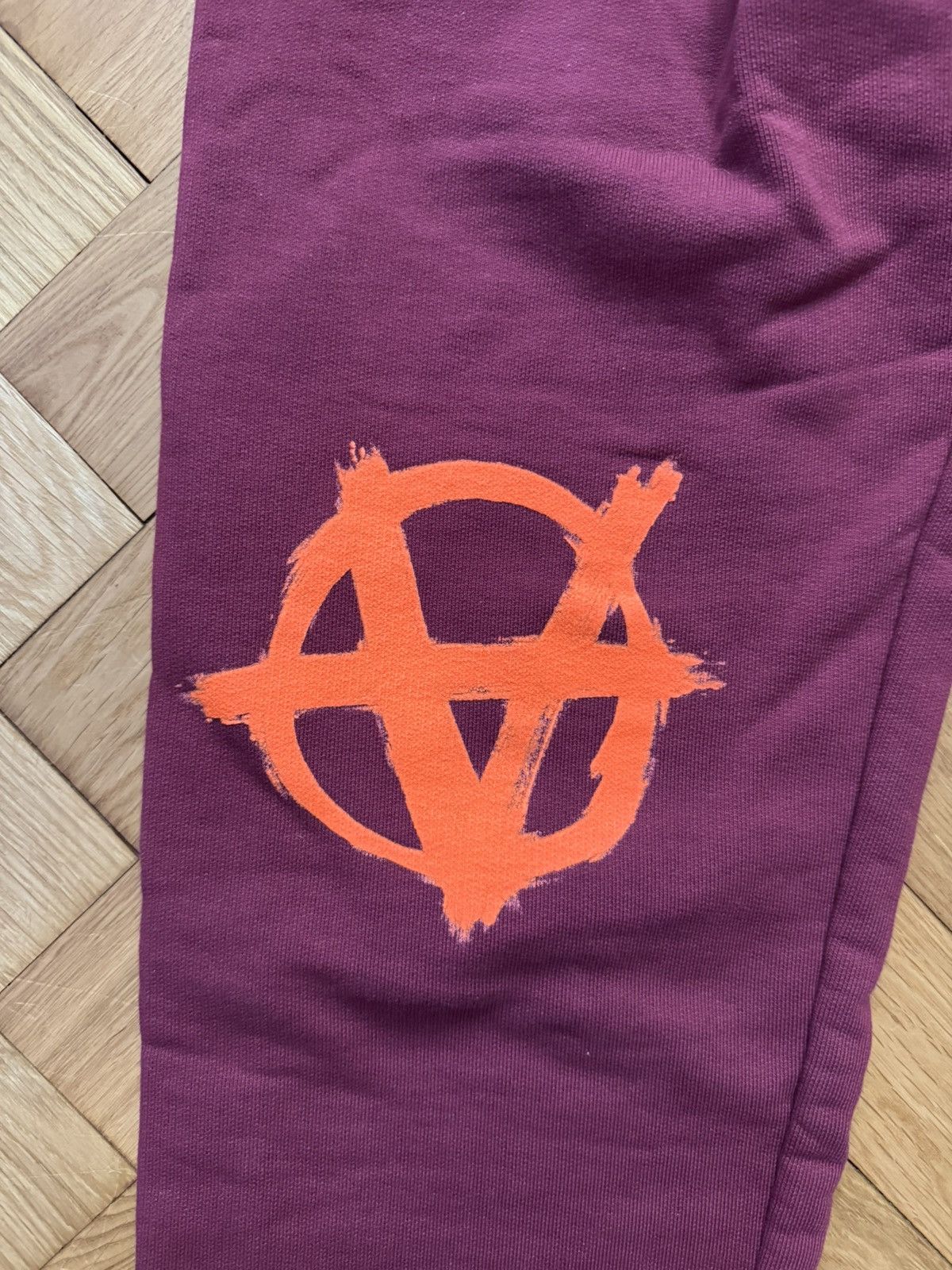 Vetements Vetements anarchy logo sweatpants Size US 30 / EU 46 - 4 Thumbnail