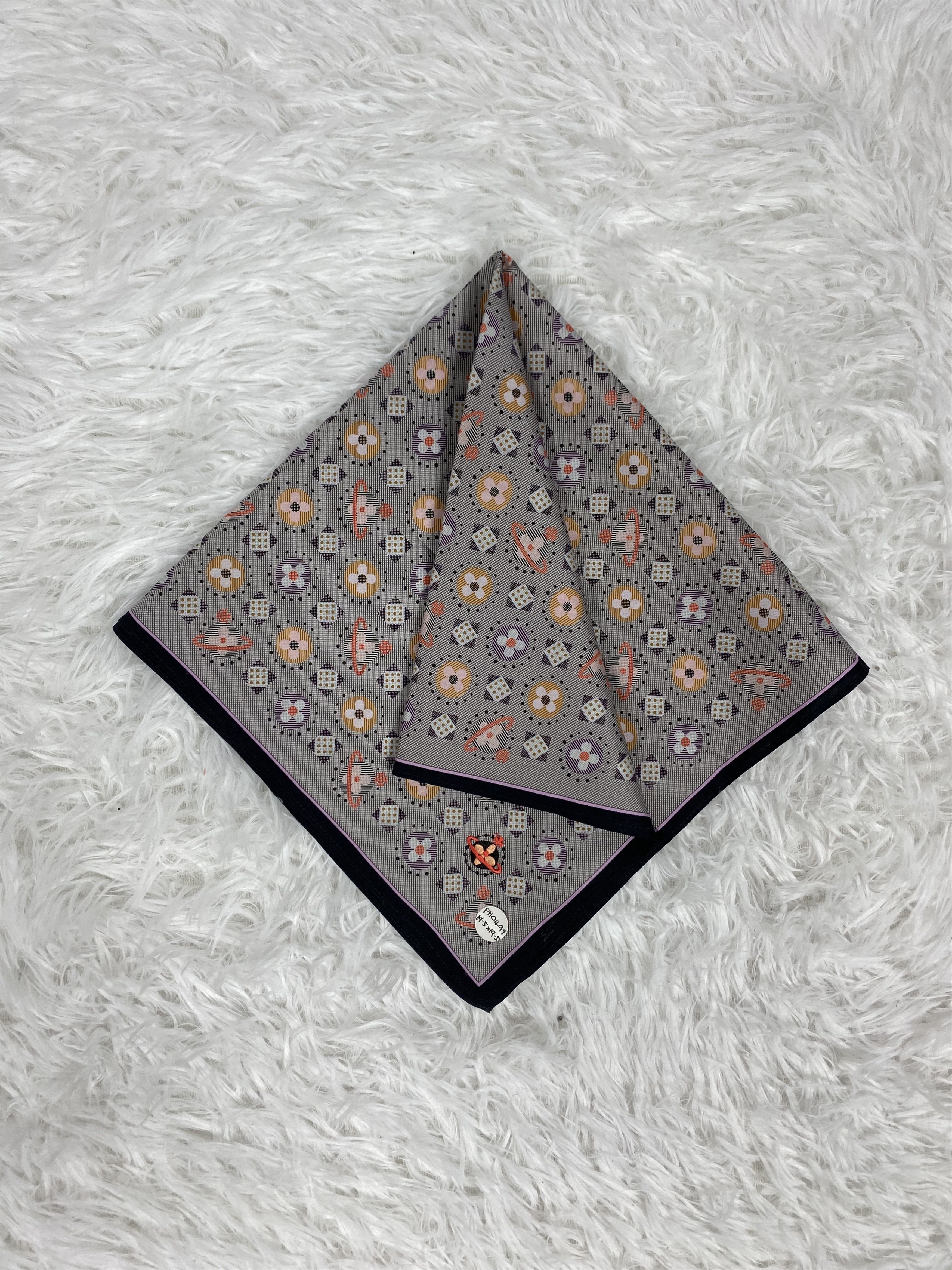 Vintage Vintage Vivienne Westwood Handkerchief Neckerchief PH0497 Size ONE SIZE - 1 Thumbnail