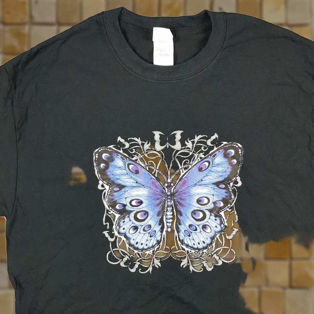 Gildan VINTAGE Y2K Butterfly Nature Women's M T-Shirt Black Cotton Gildan 90s Gothic Casual Short Sleeve Crew Neck Top Size M / US 6-8 / IT 42-44 - 1 Thumbnail