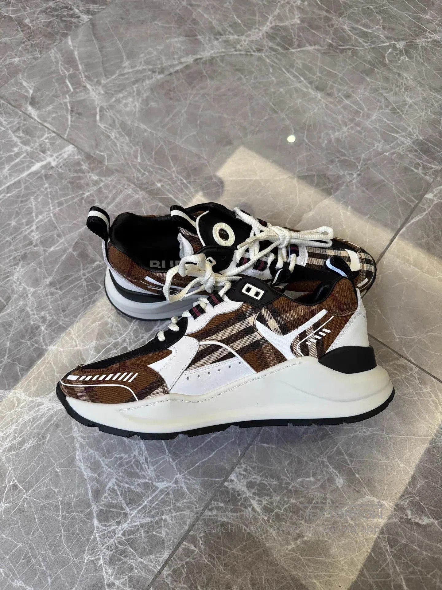 Burberry Brown Plaid Low. Size US 8 / EU 41 - 6 Thumbnail