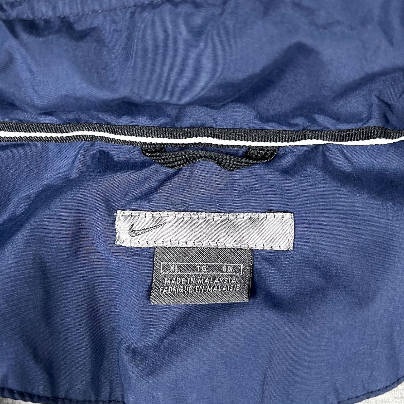 Nike VINTAGE Nike Zip Up Windbreaker Jacket Blue XL White Embroidered Swoosh Logo Mens Jacket Size US XL / EU 56 / 4 - 2 Thumbnail