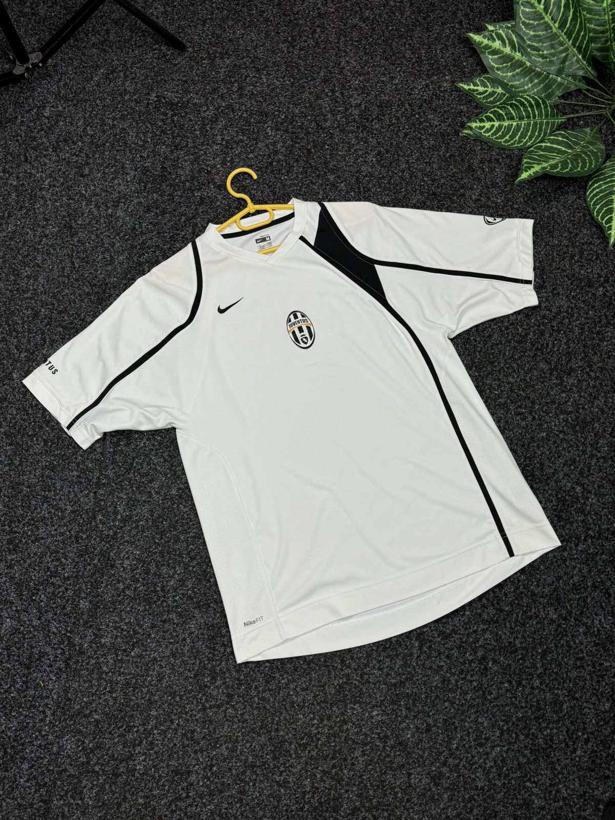Nike 2005/06 JUVENTUS Soccer jersey NIKE Size M Size US M / EU 48-50 / 2 - 3 Thumbnail