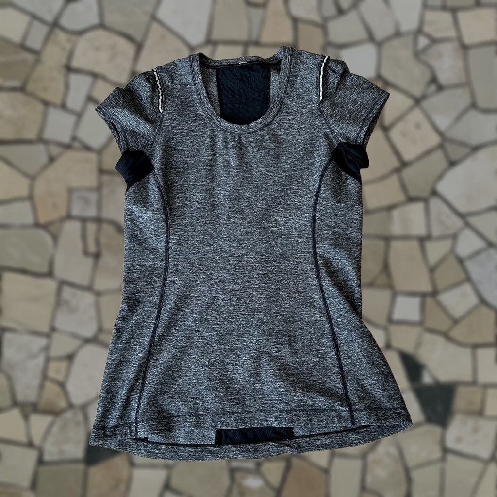 Lululemon Lululemon Run Full Tilt Ruffle Shirt Short Sleeve Women’s 4 Black Solid Athletic Top Running Gym Training Size S / US 4 / IT 40 - 1 Thumbnail