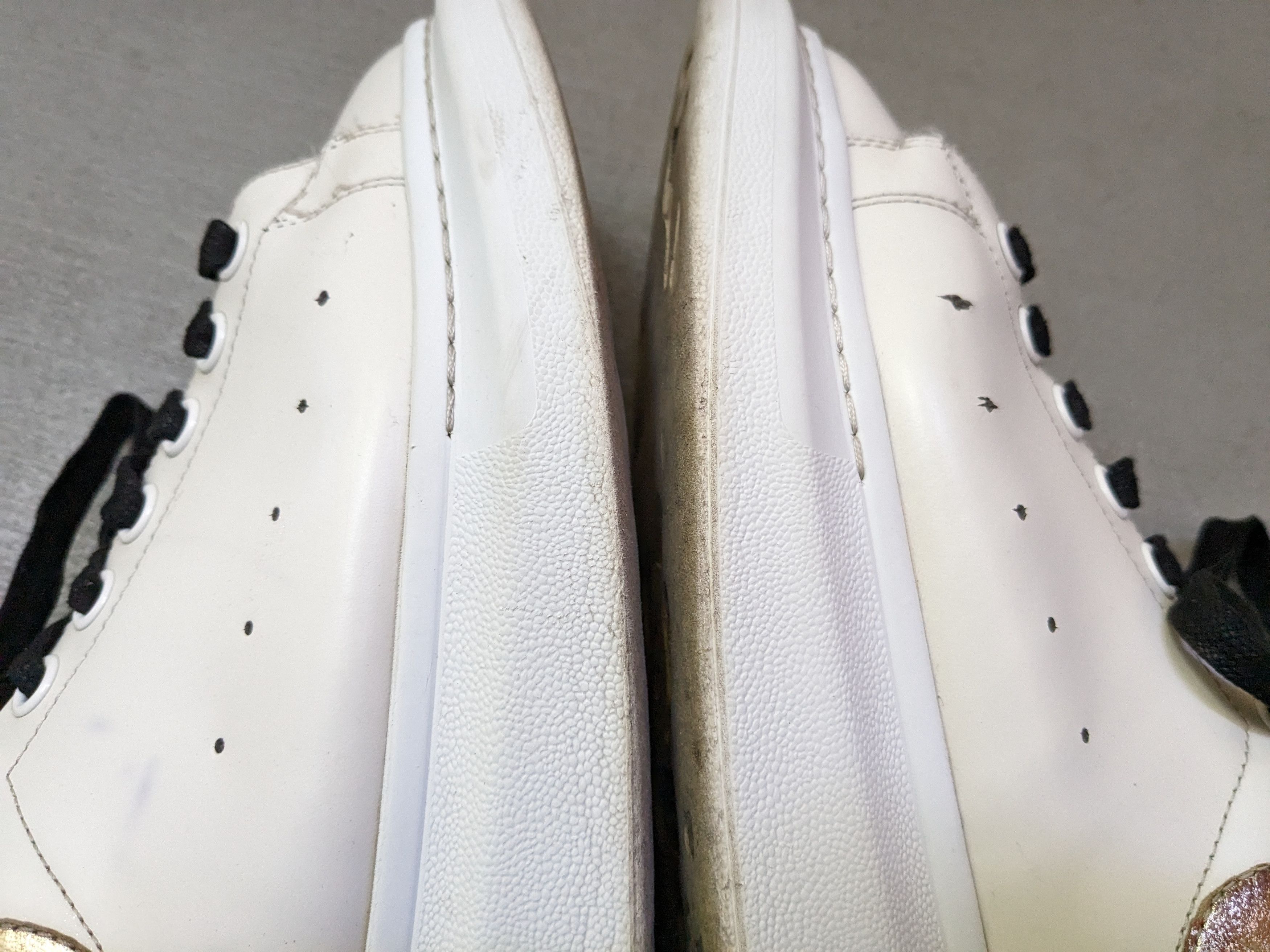 Alexander McQueen Alexander McQueen Larry Oversized Sneakers 9 42 White Gold Size US 9 / EU 42 - 8 Thumbnail