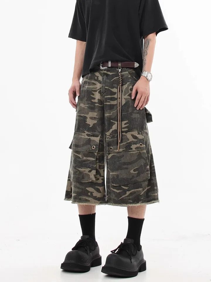 Japanese Brand × Vintage Wide Leg Camo Cargo Jorts Size US 30 / EU 46 - 1 Thumbnail