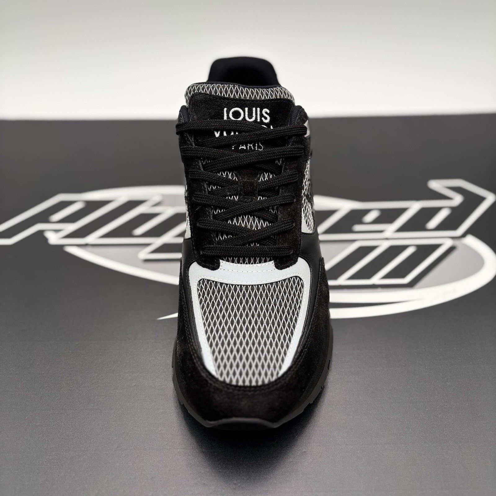 Louis Vuitton (9-9.5 US) Louis Vuitton Run Away Low ' Black ' | EXCELLENT! Size US 9.5 / EU 42-43 - 14 Thumbnail