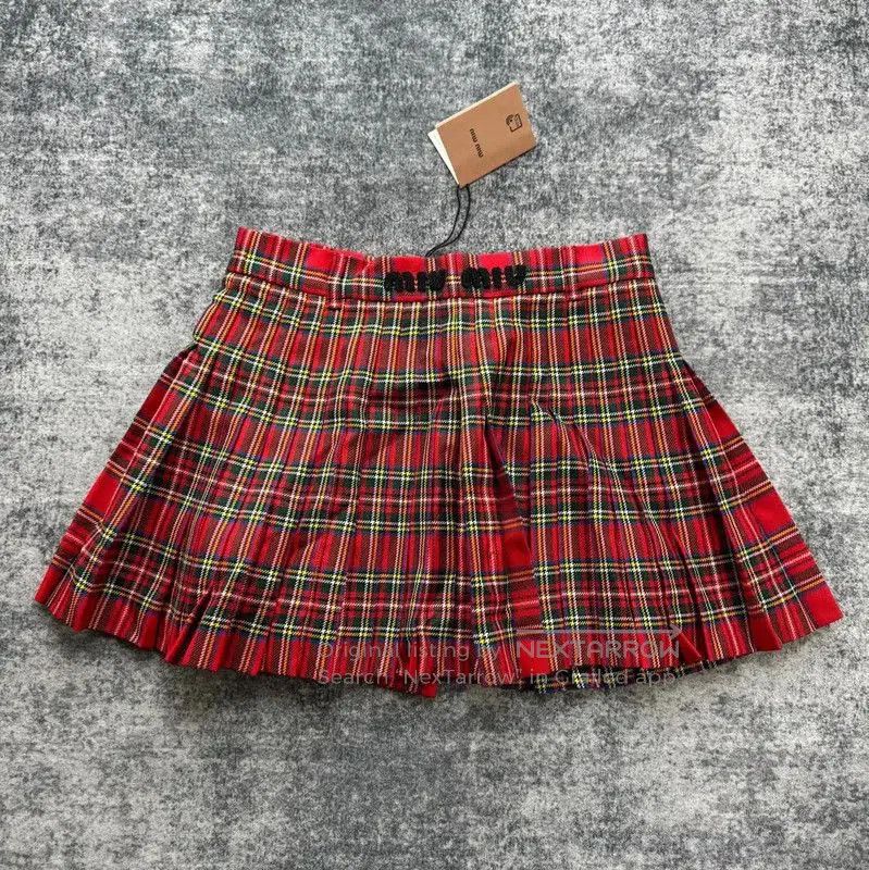Miu Miu Miu Miu Red Wool Pleated Skirt . Size 28" / US 6 / IT 42 - 2 Thumbnail