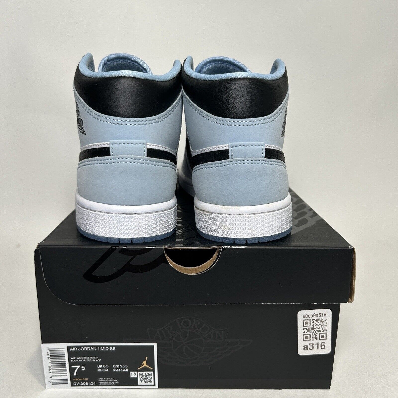 Nike Nike Air Jordan 1 Mid SE “UNC/Ice Blue" 2024 Size US 7.5 / EU 40-41 - 3 Thumbnail