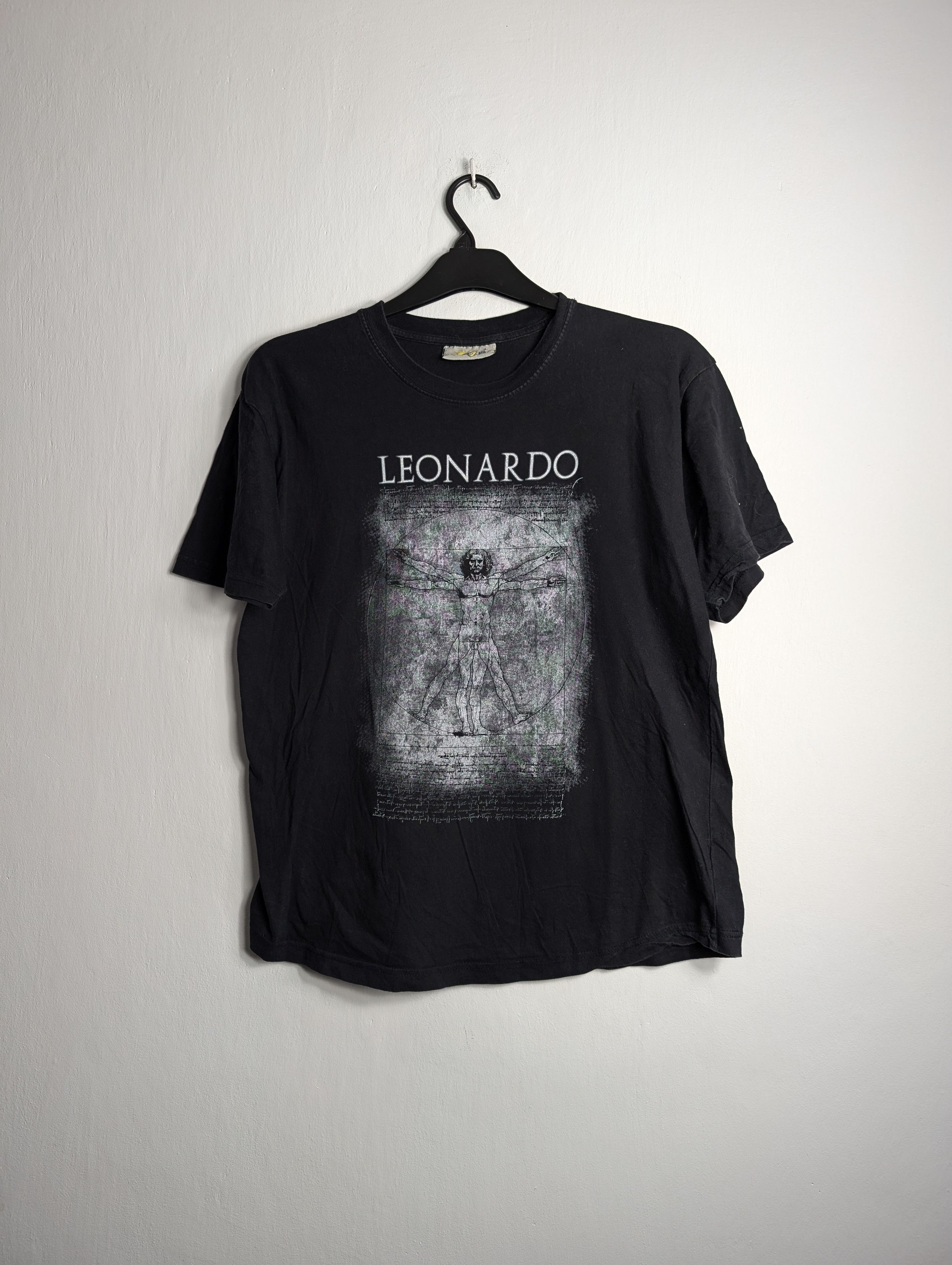 Vintage Vintage Leonardo Da Vinci Vitruvian Man T-shirt 00s y2k Size L / US 10 / IT 46 - 1 Thumbnail
