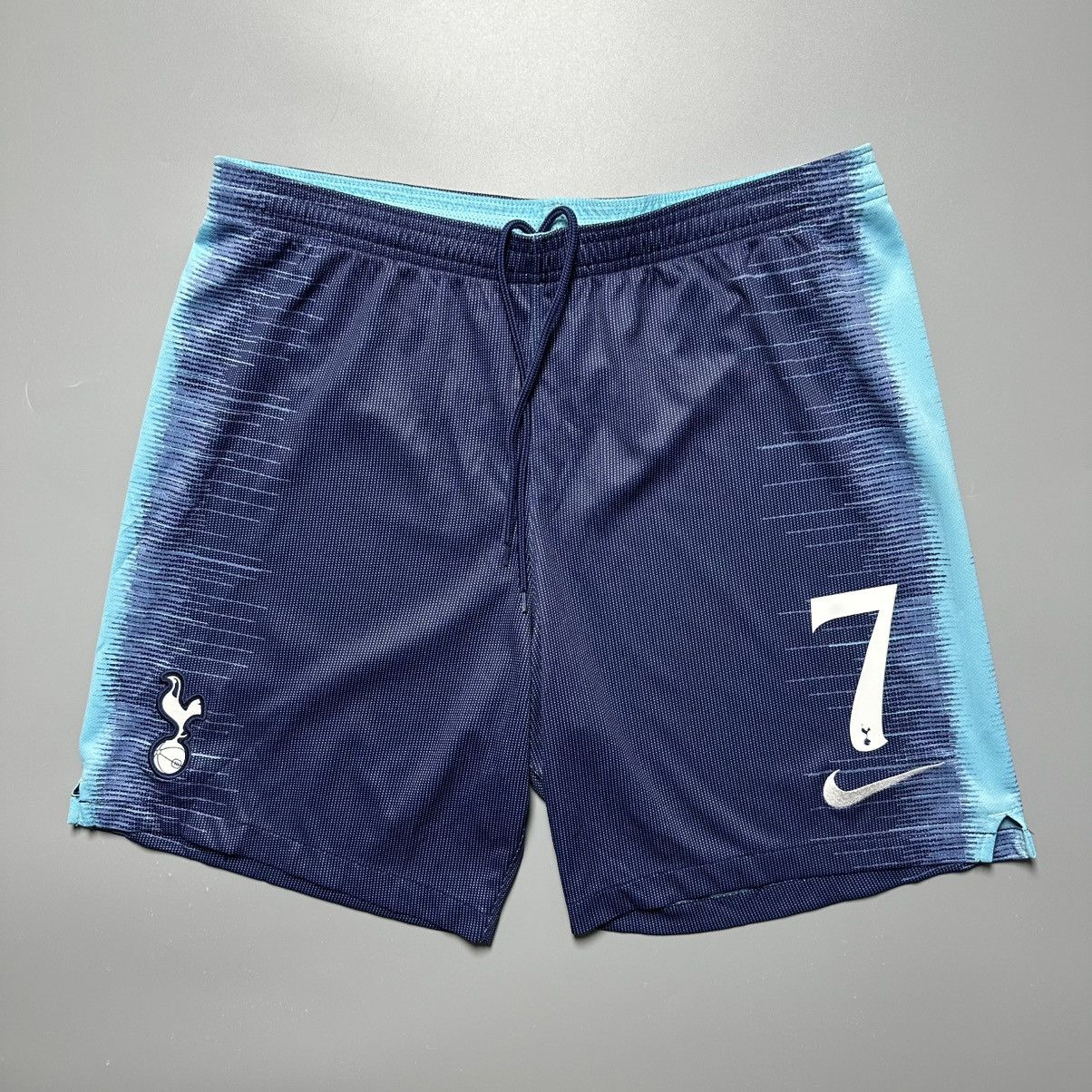 Nike TOTTENHAM HOTSPUR NIKE 2018/2019 SOCCER AWAY SHORTS #7 SON Size US 33 - 1 Thumbnail