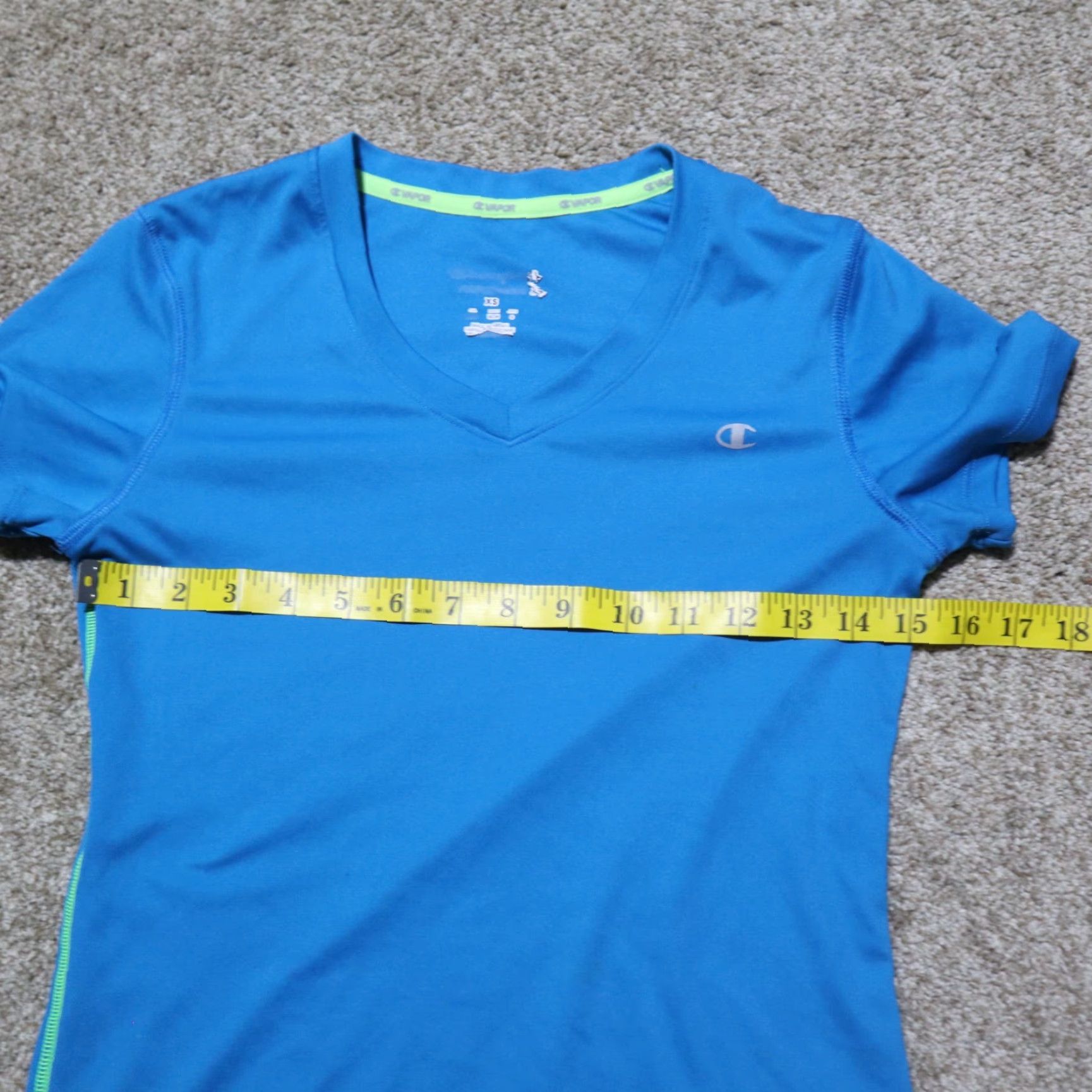 Champion Champion T-Shirt Womens XS V-Neck Short Sleeve Tee Light Blue Marbled 90s Athletic Breathable Easy Care Shirt Modern Everyday Casual Mens? Size XS / US 0-2 / IT 36-38 - 4 Thumbnail