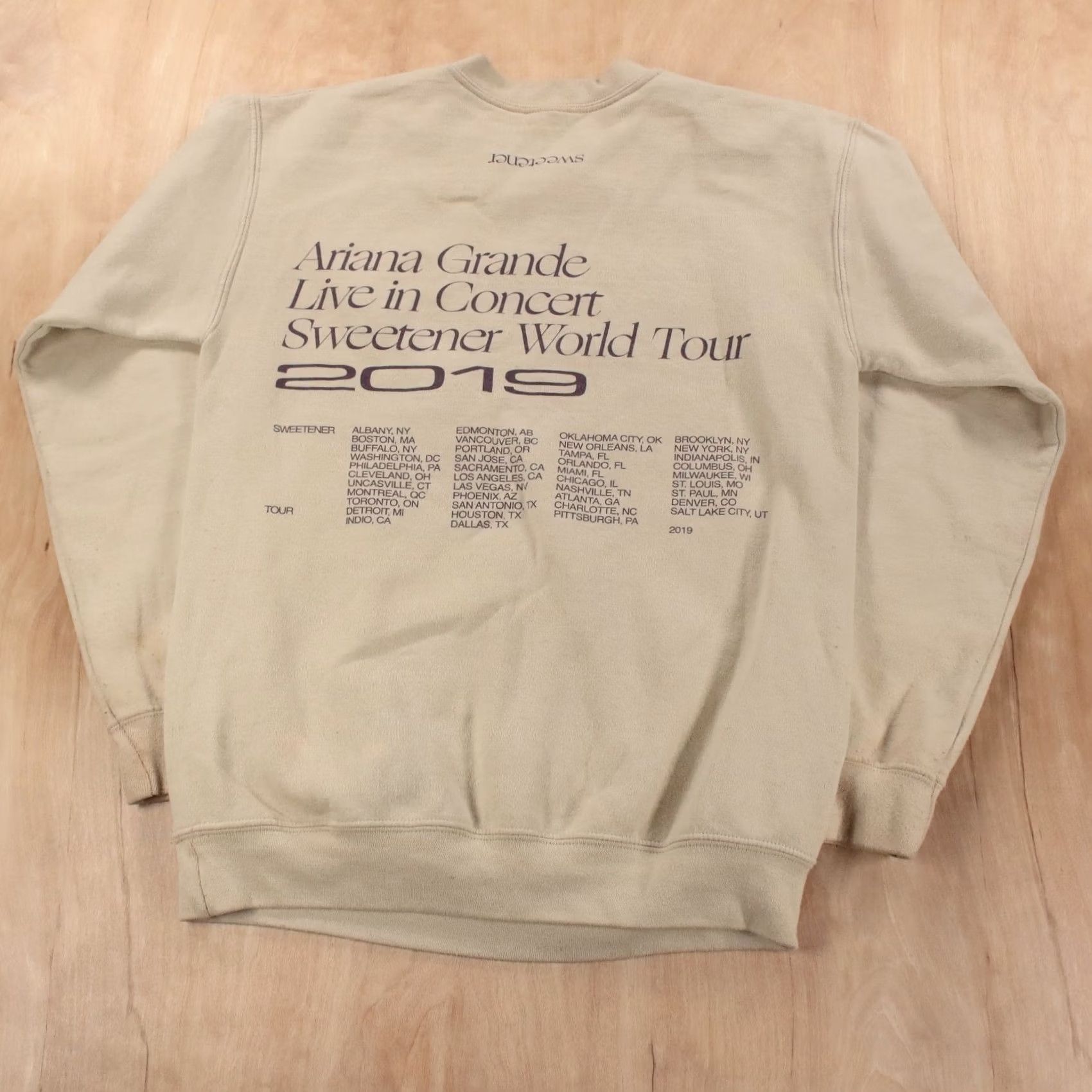 Vintage ARIANA GRANDE Sweetener World Tour 2019 graphic sweatshirt SMALL Beige r&b Size US S / EU 44-46 / 1 - 6 Thumbnail