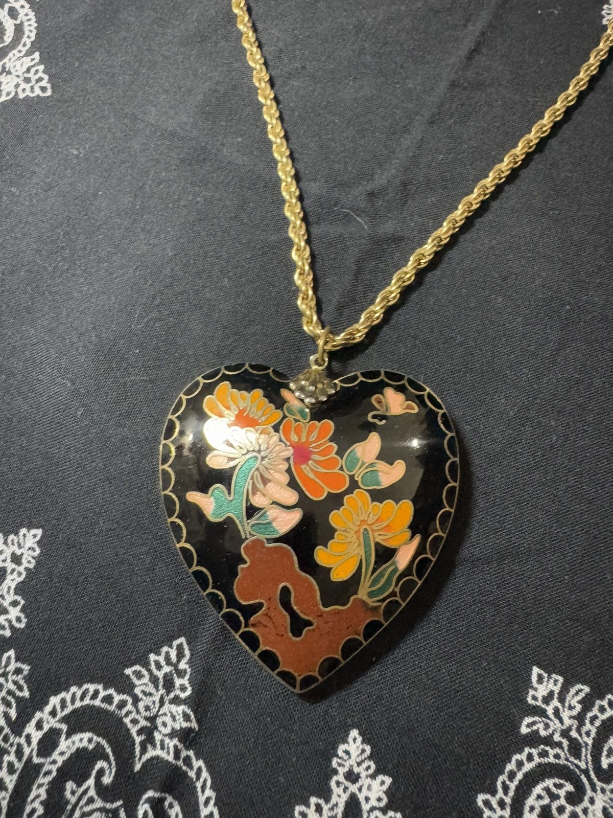 Vintage VINTAGE CLOISENNÉ HEART PENDANT BIG! GOLD TONE CHAIN. EUC Size ONE SIZE - 8 Thumbnail