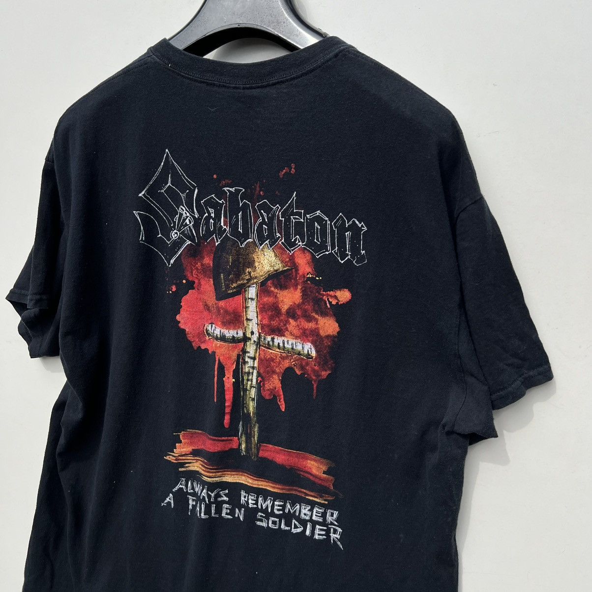 Band Tees × Vintage SABATON T-shirt Promo 2008 Always Remember A Fallen Soldier Size US XL / EU 56 / 4 - 7 Thumbnail
