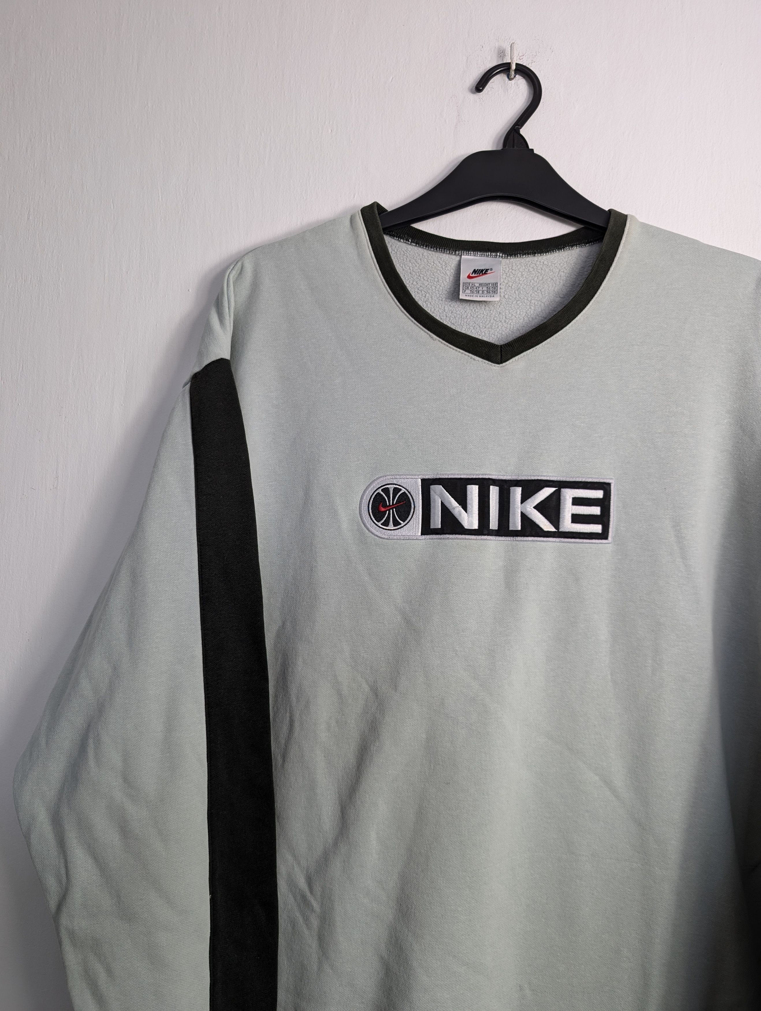 Nike Vintage Nike V-Neck Sweatshirt XL Y2K Streetwear Boxy Retro Size US XL / EU 56 / 4 - 2 Thumbnail
