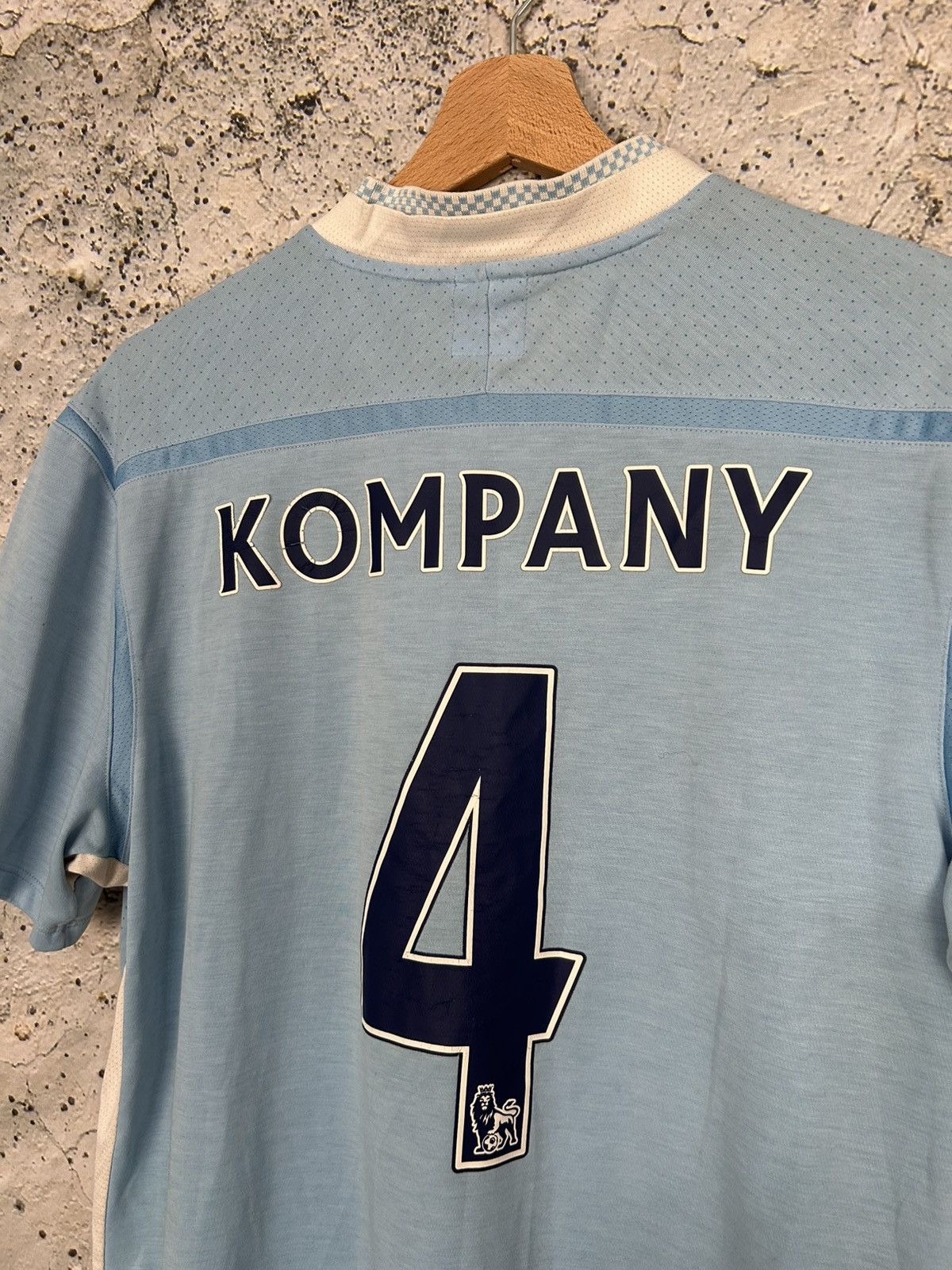 Umbro Kompany Manchester City Umbro Soccer Jersey Football Rare Size US L / EU 52-54 / 3 - 5 Thumbnail