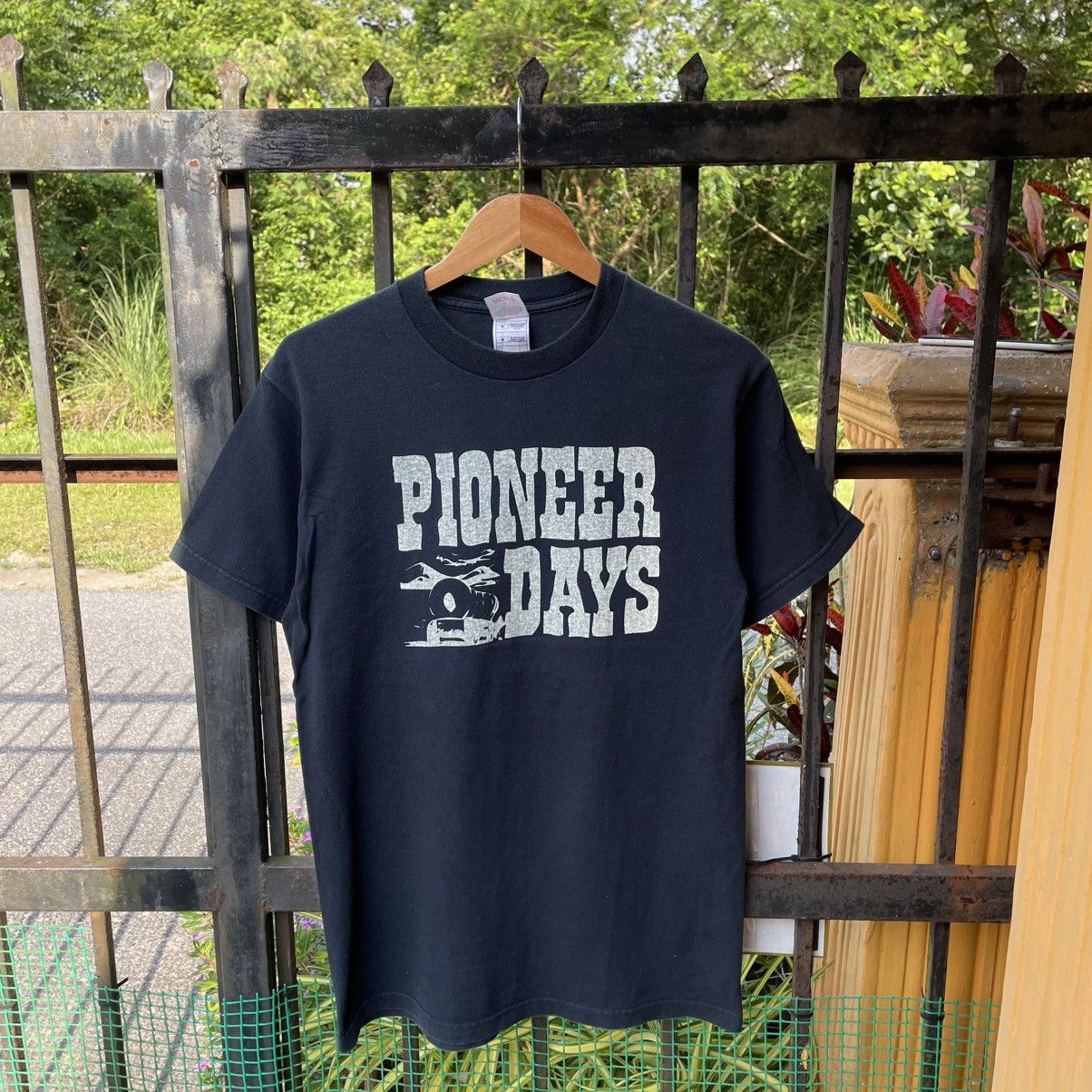 Fruit Of The Loom 🔥Vintage 90s Pioneer Days Instruments Music Graphic Tee Size US M / EU 48-50 / 2 - 1 Thumbnail