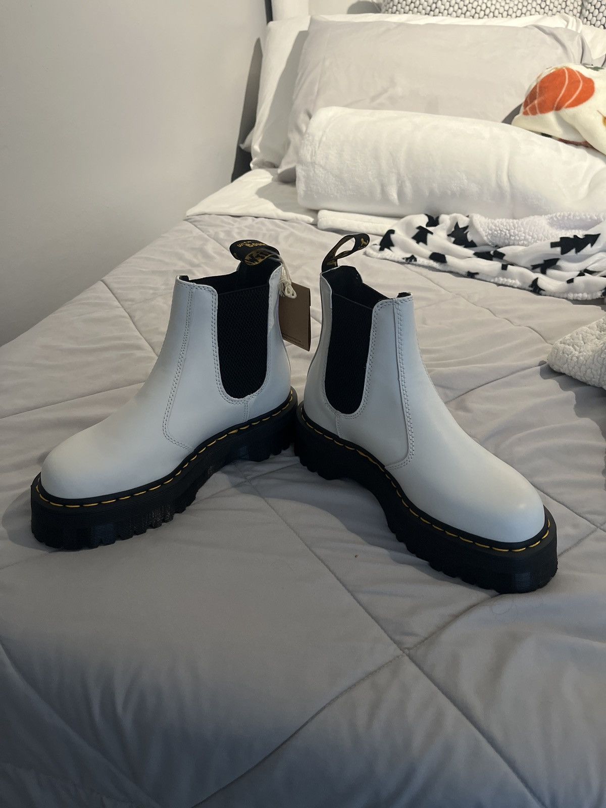 Dr. Martens White platformed dr martens boots Size US 7 / IT 37 - 1 Thumbnail