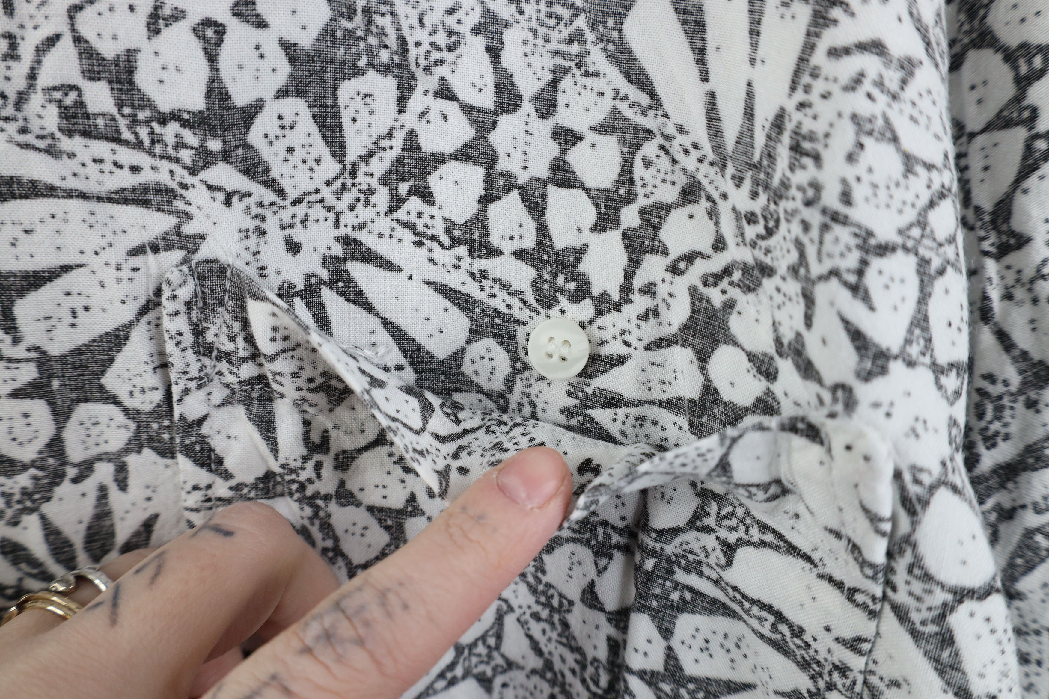 Vintage Vintage 90s Streetwear Flower Hawaiian Button Shirt Size US L / EU 52-54 / 3 - 6 Thumbnail