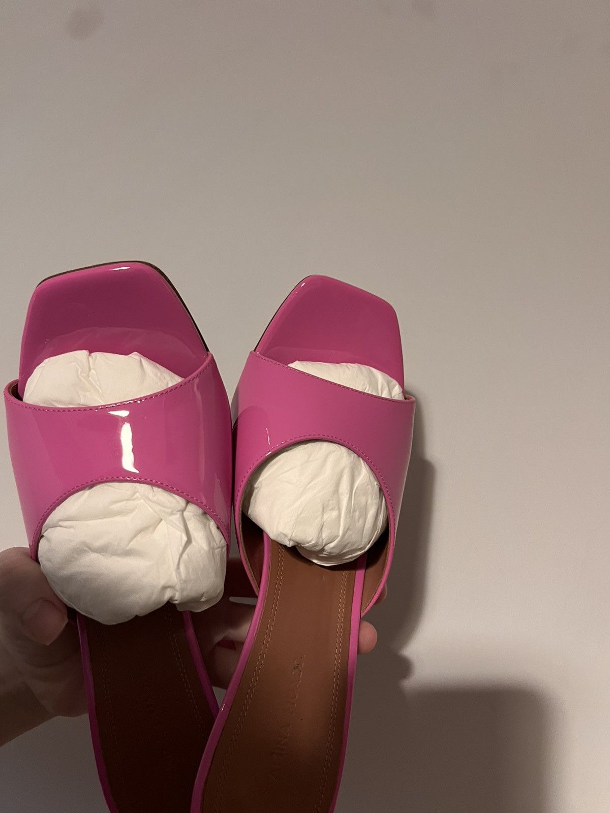Amina Muaddi Amina Muaddi Patent Pink Lupita Slipper Size US 8 / IT 38 - 2 Thumbnail