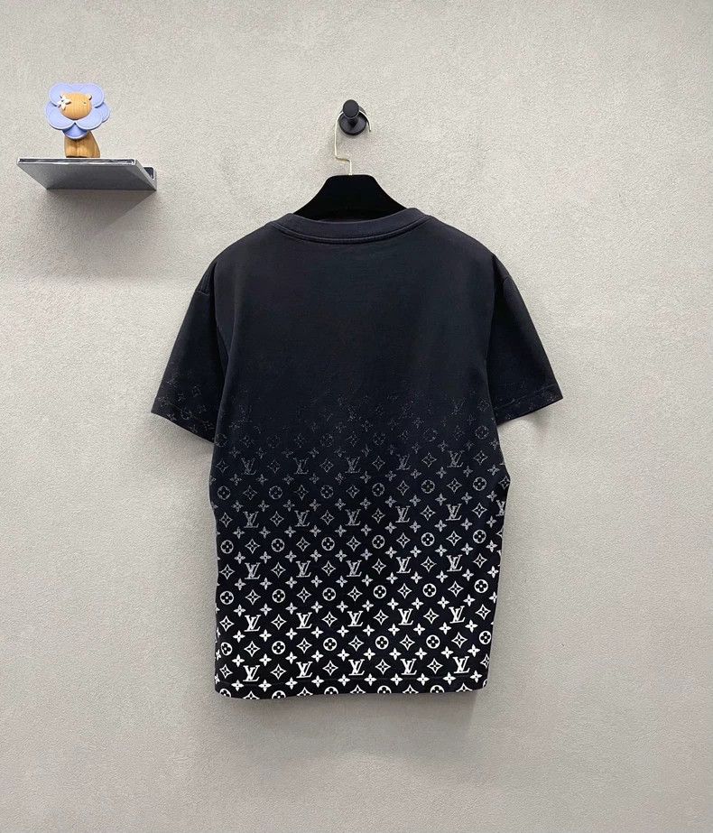 Louis Vuitton Louis Vuitton Full Logo Gradient Short Sleeve Size US S / EU 44-46 / 1 - 2 Thumbnail