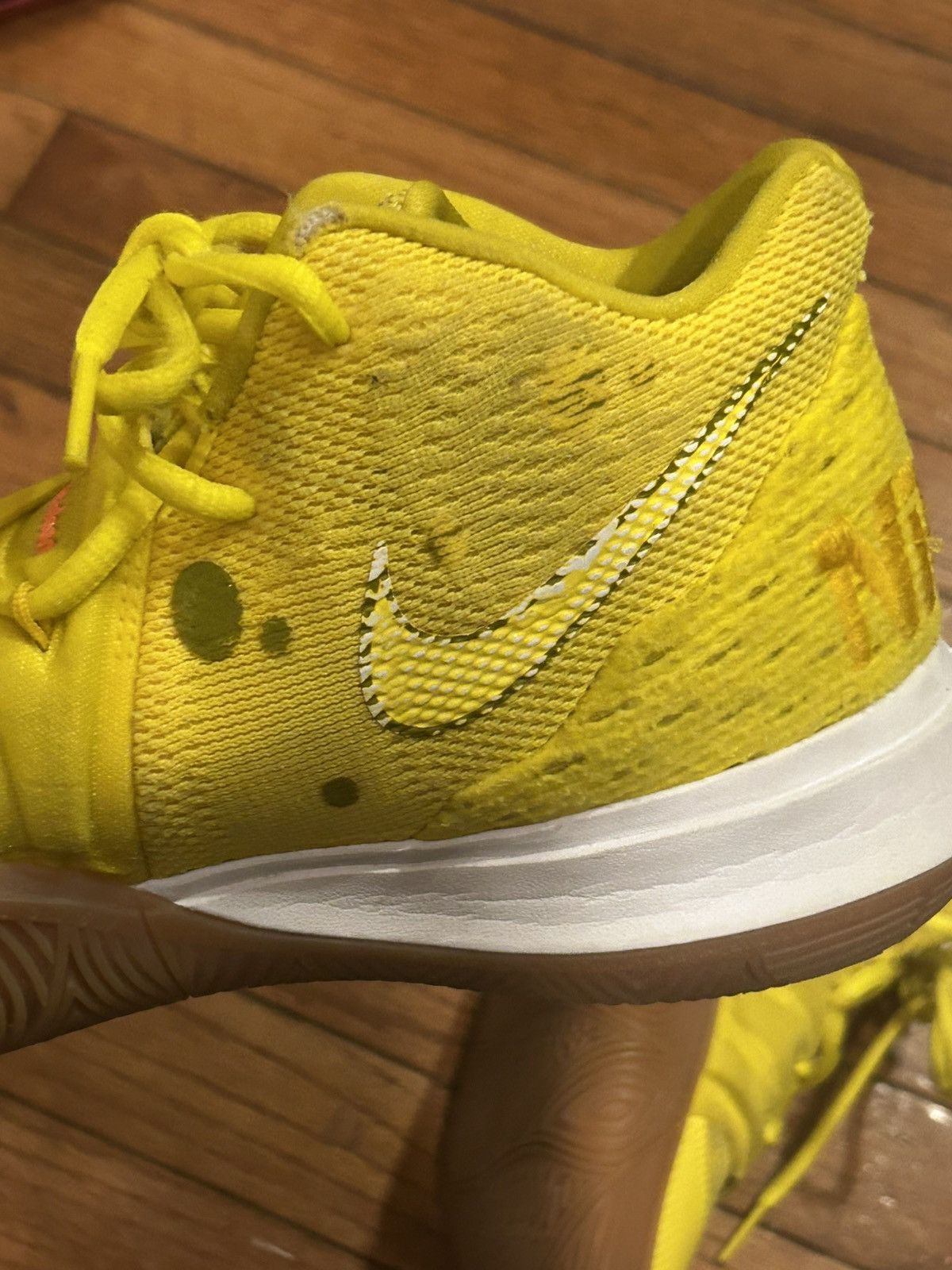 Nike Nike SpongeBob SquarePants x Kyrie 5 Size US 7.5 / EU 40-41 - 15 Thumbnail