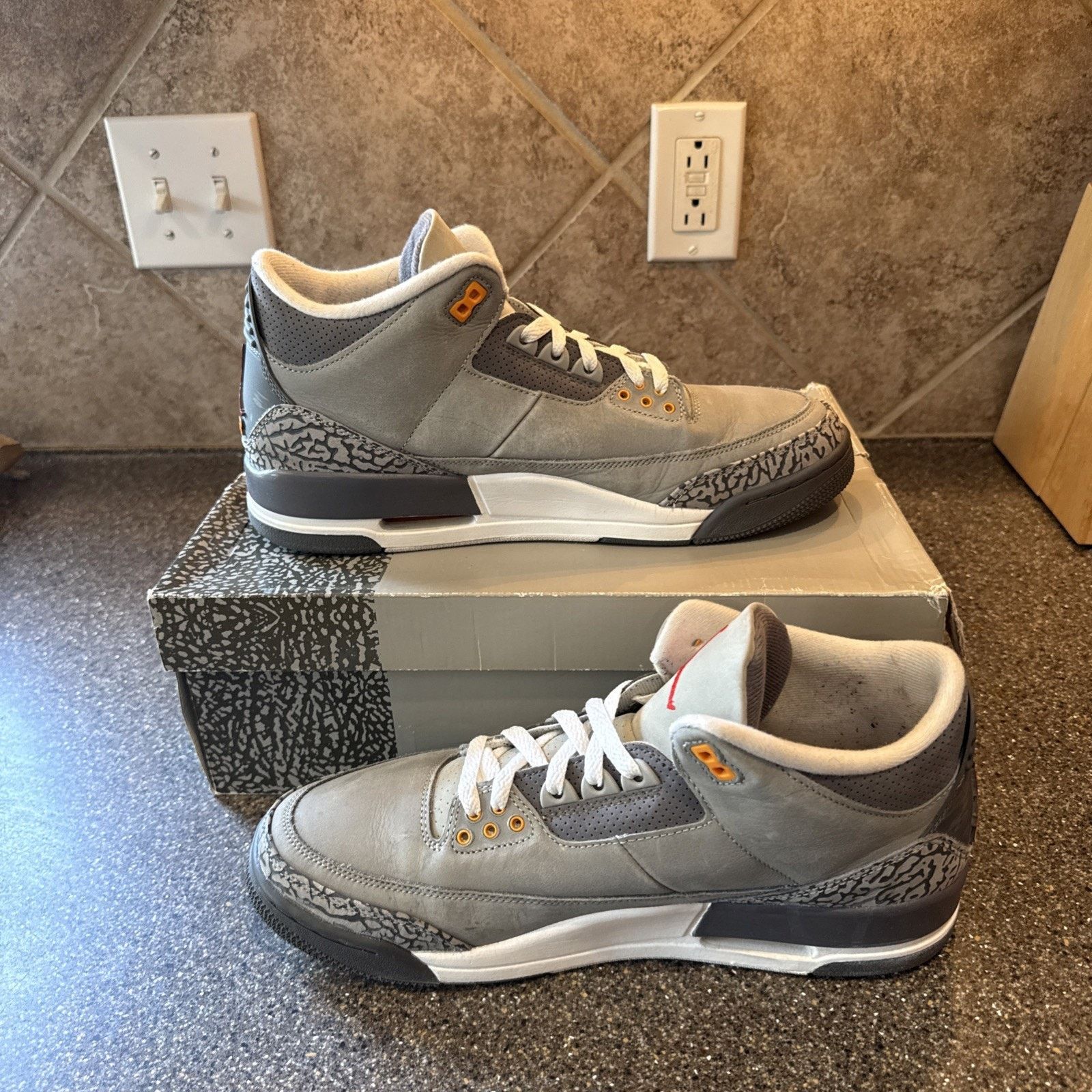 Nike Nike Air Jordan 3 LS, Size 11 VERY CLEAN!!!! Size US 11 / EU 44 - 2 Thumbnail