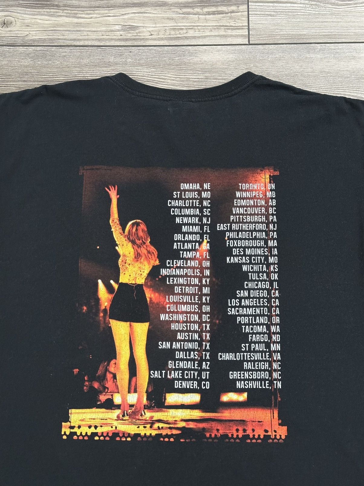 Band Tees × Gildan Taylor Swift The Red Tour T Shirt Size US XL / EU 56 / 4 - 4 Thumbnail