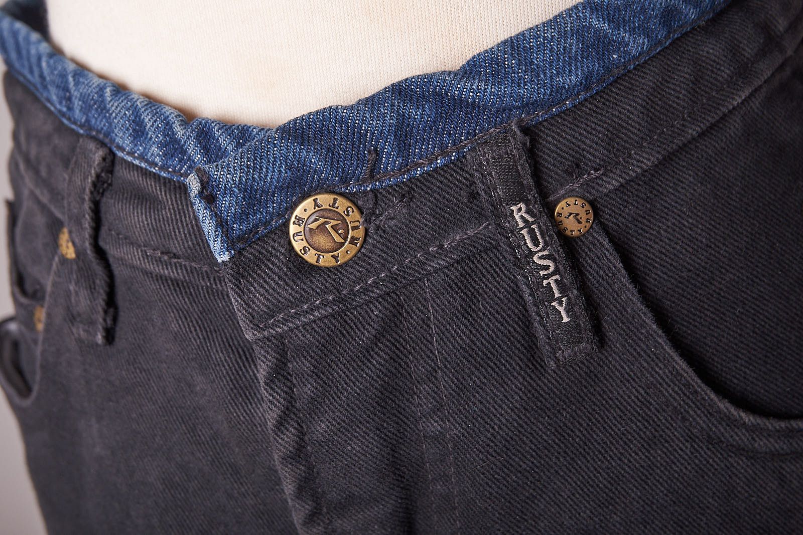 Rusty 1990s Deadstock Rusty Black Jeans With Blue Trim Size US 26 / EU 42 - 6 Thumbnail