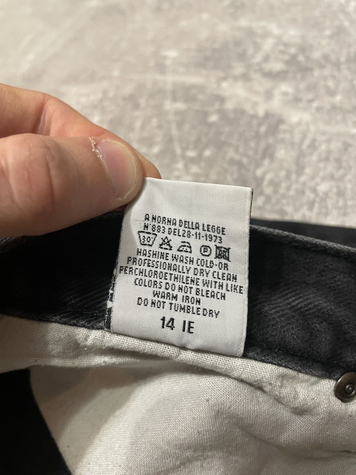 Armani Vintage Armani Jeans Black Regular Fit Denim Size 34 Size US 34 / EU 50 - 11 Thumbnail