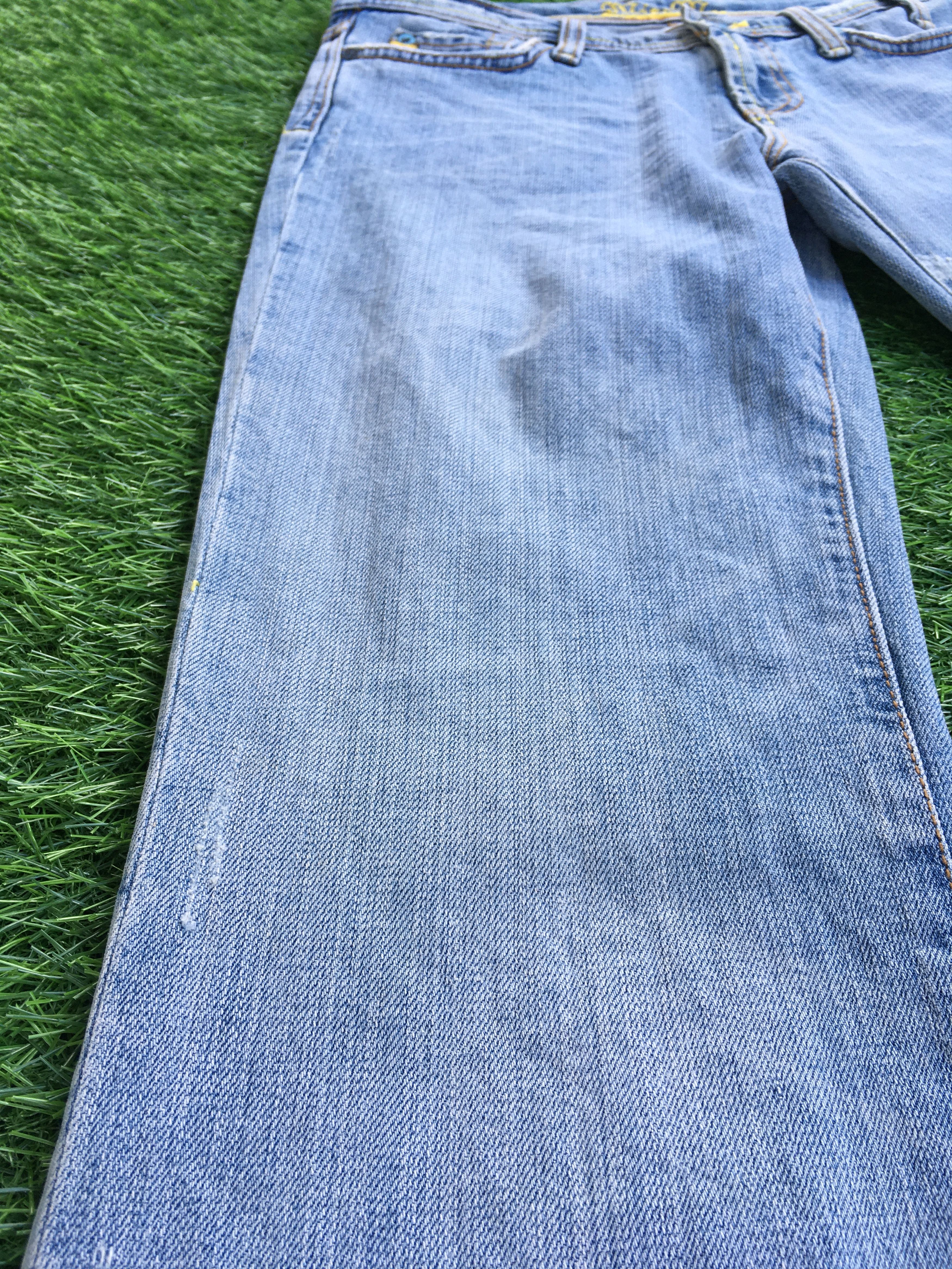 Designer Miss Me light blue wash 2000’s grunge bootcut jeans D-1093 Size 28" / US 6 / IT 42 - 7 Thumbnail