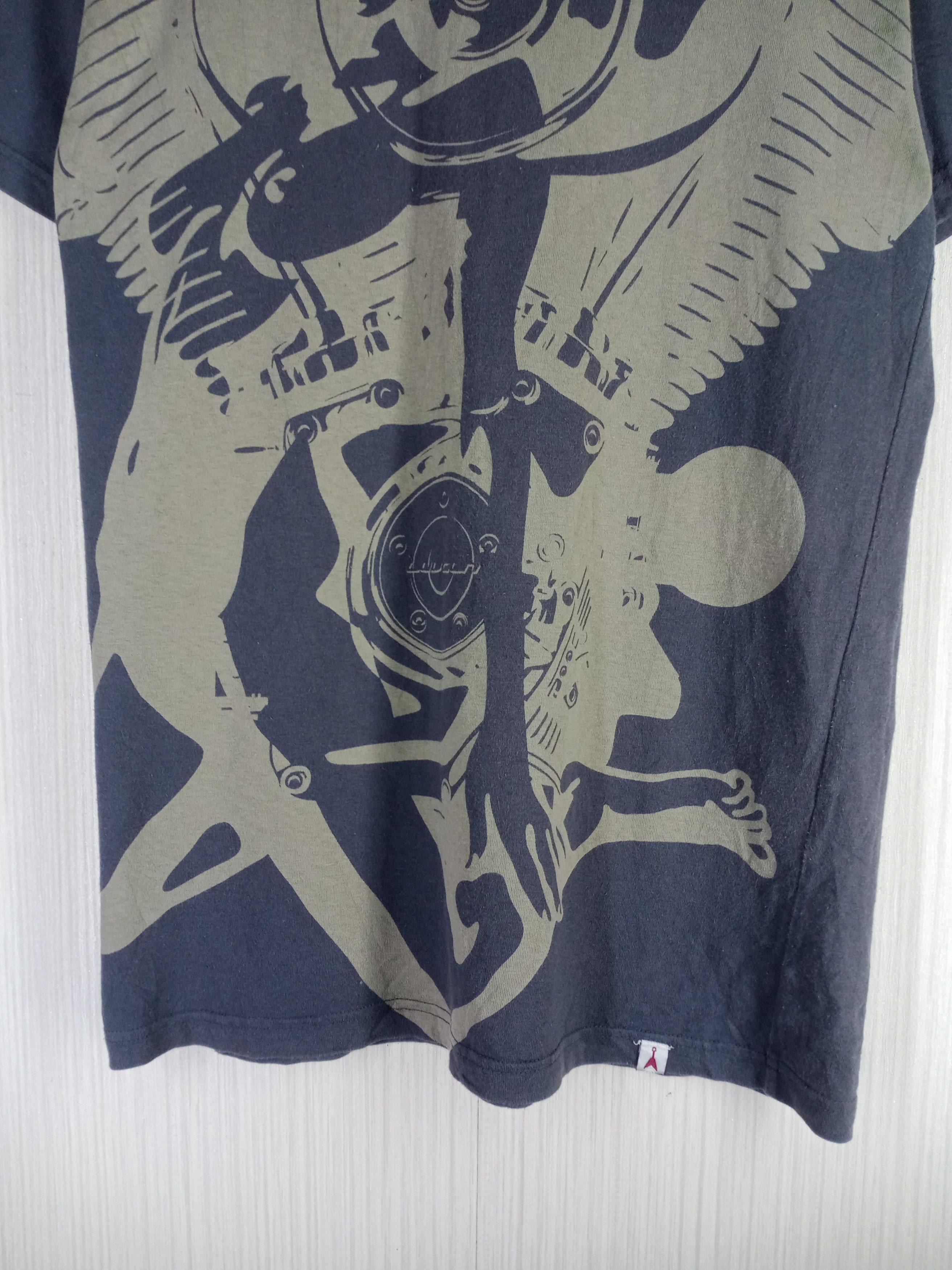 Japanese Brand × Vintage Rare Vintage Japanese Brand Luvgun Magnum Tshirt Size US M / EU 48-50 / 2 - 3 Thumbnail