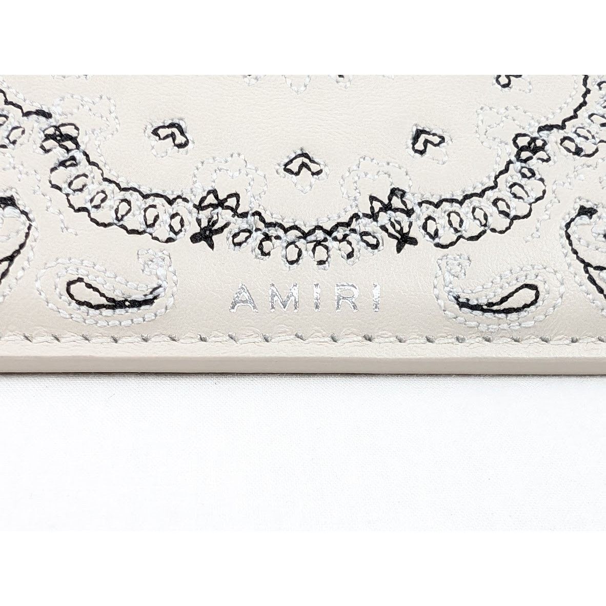 Amiri o1rshd1 Size: OS / Pebbled Bandana Card Holder in Beige Size ONE SIZE - 3 Thumbnail