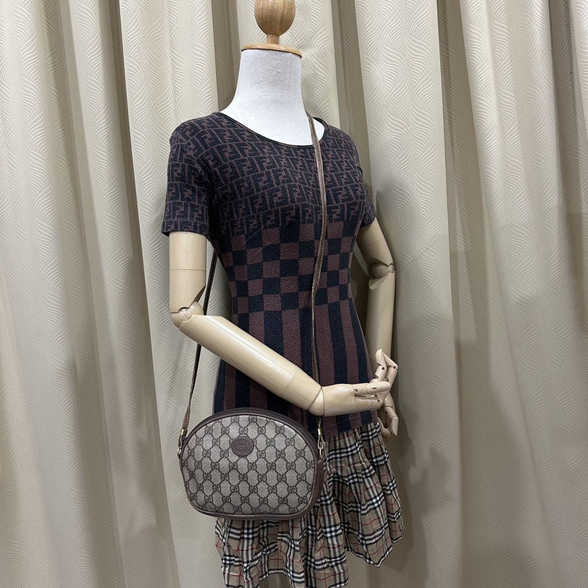 Gucci ‼️YES‼️ VINTAGE GUCCI GG SMALL SHOULDER BAG Size ONE SIZE - 1 Thumbnail
